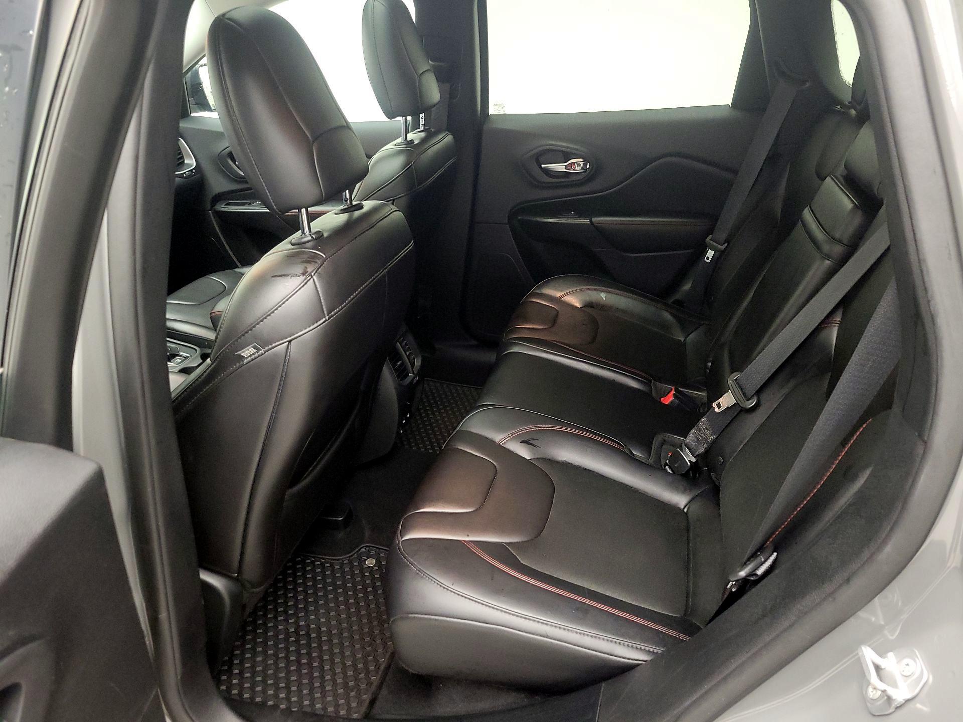 Thumbnail: 2019 Jeep Cherokee - 20