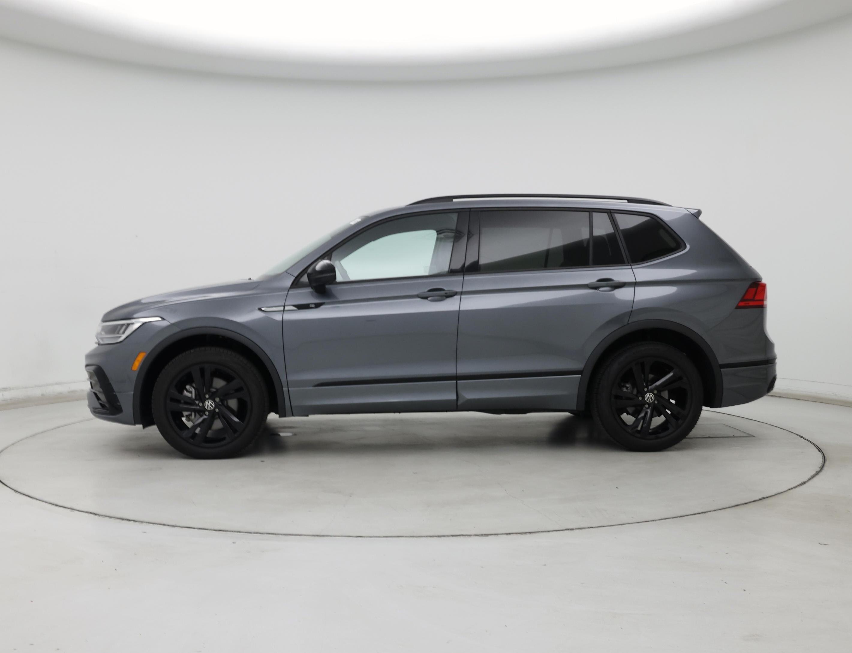 Thumbnail: 2024 Volkswagen Tiguan - 3