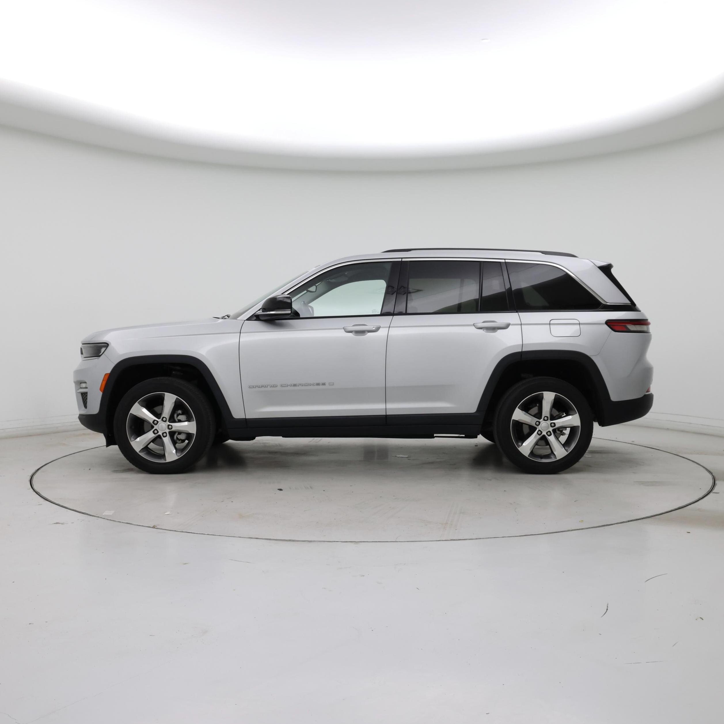 Thumbnail: 2022 Jeep Grand Cherokee - 3