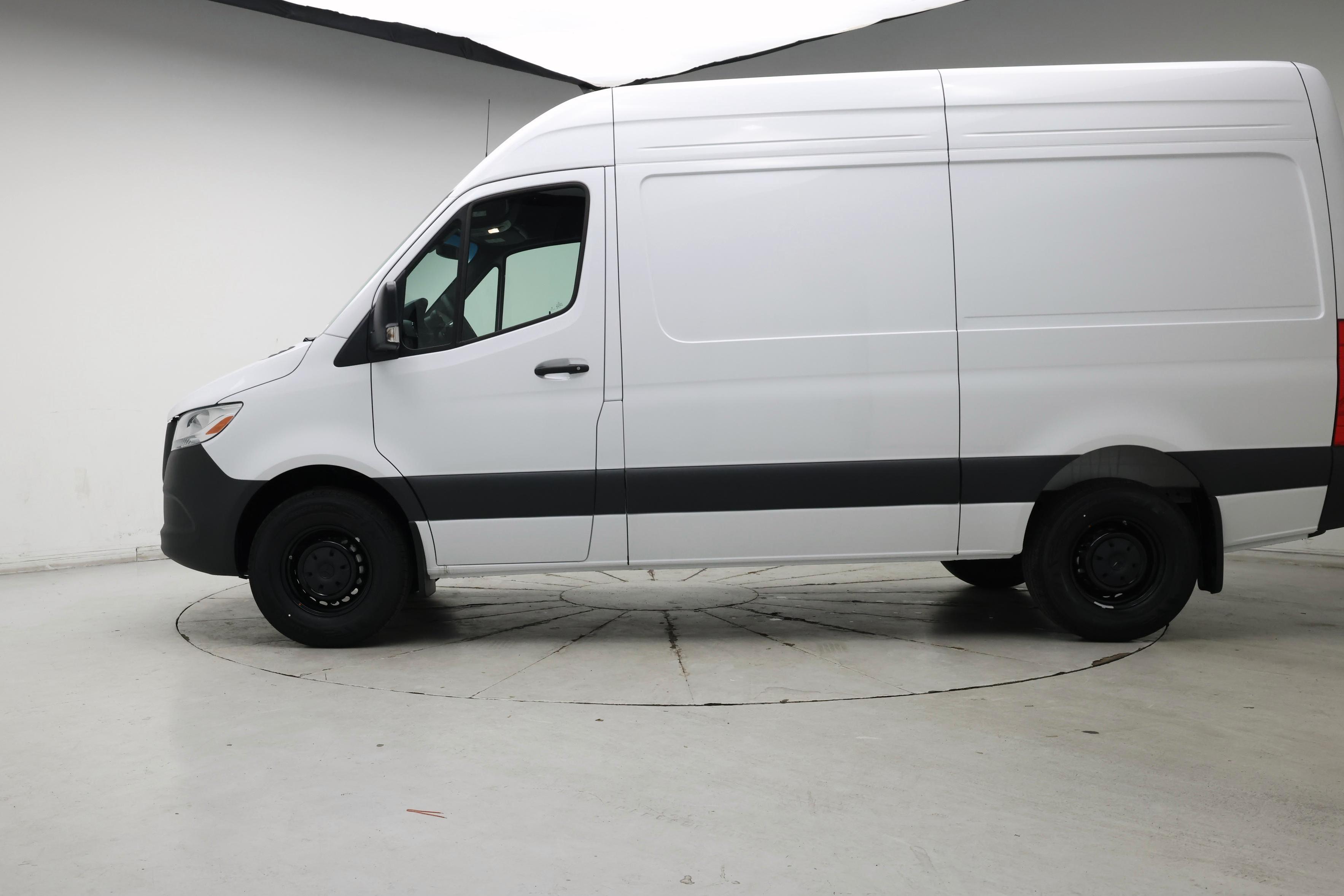 Thumbnail: 2025 Mercedes-Benz Sprinter - 3