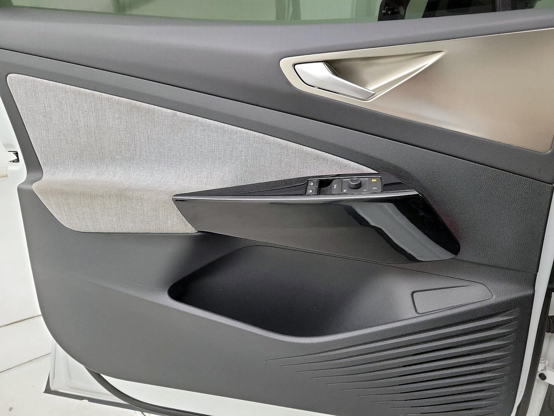 Thumbnail: 2023 Volkswagen ID.4 - 12