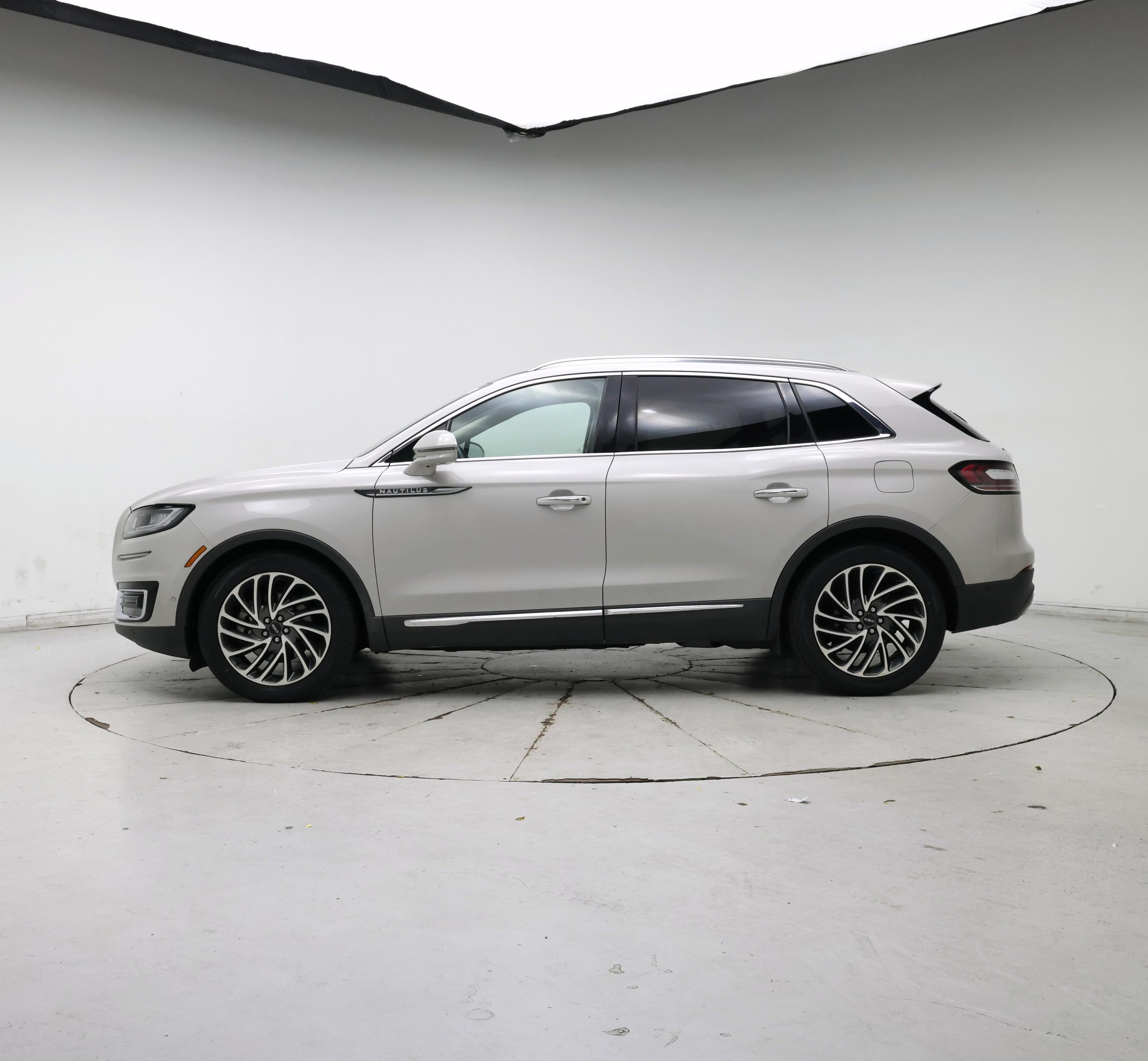 Thumbnail: 2019 Lincoln Nautilus - 3