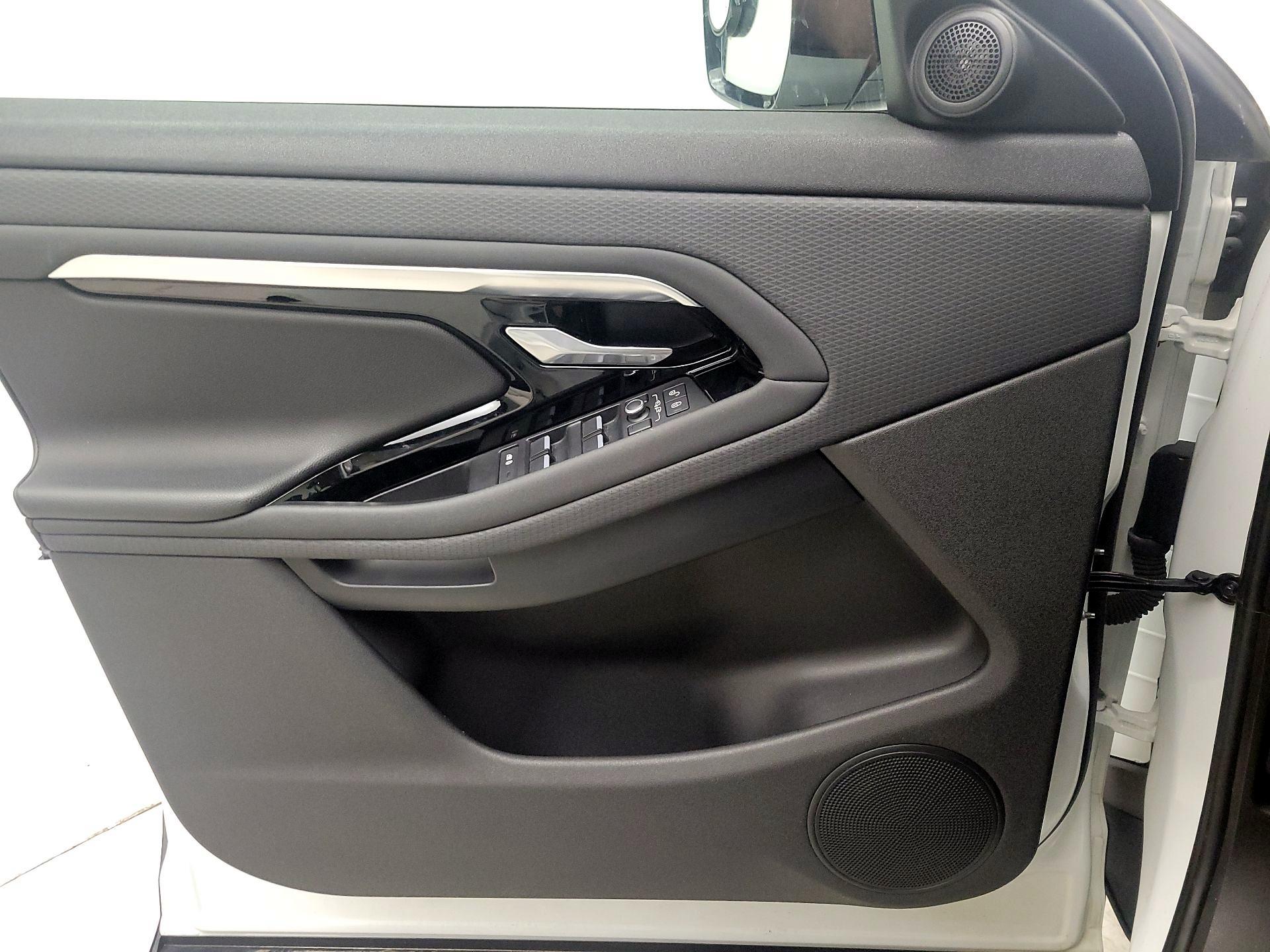 Thumbnail: 2020 Land Rover Range Rover Evoque - 12