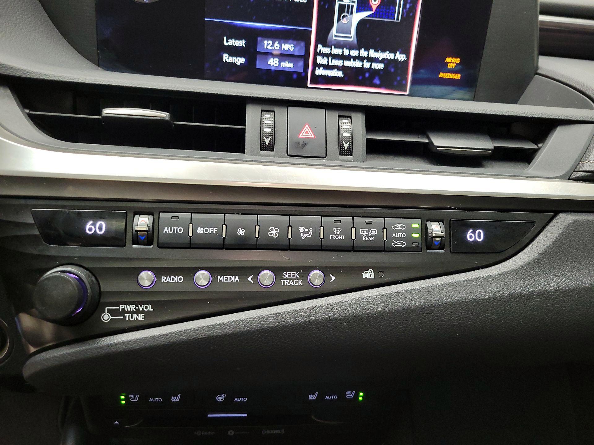 Thumbnail: 2019 Lexus ES - 16