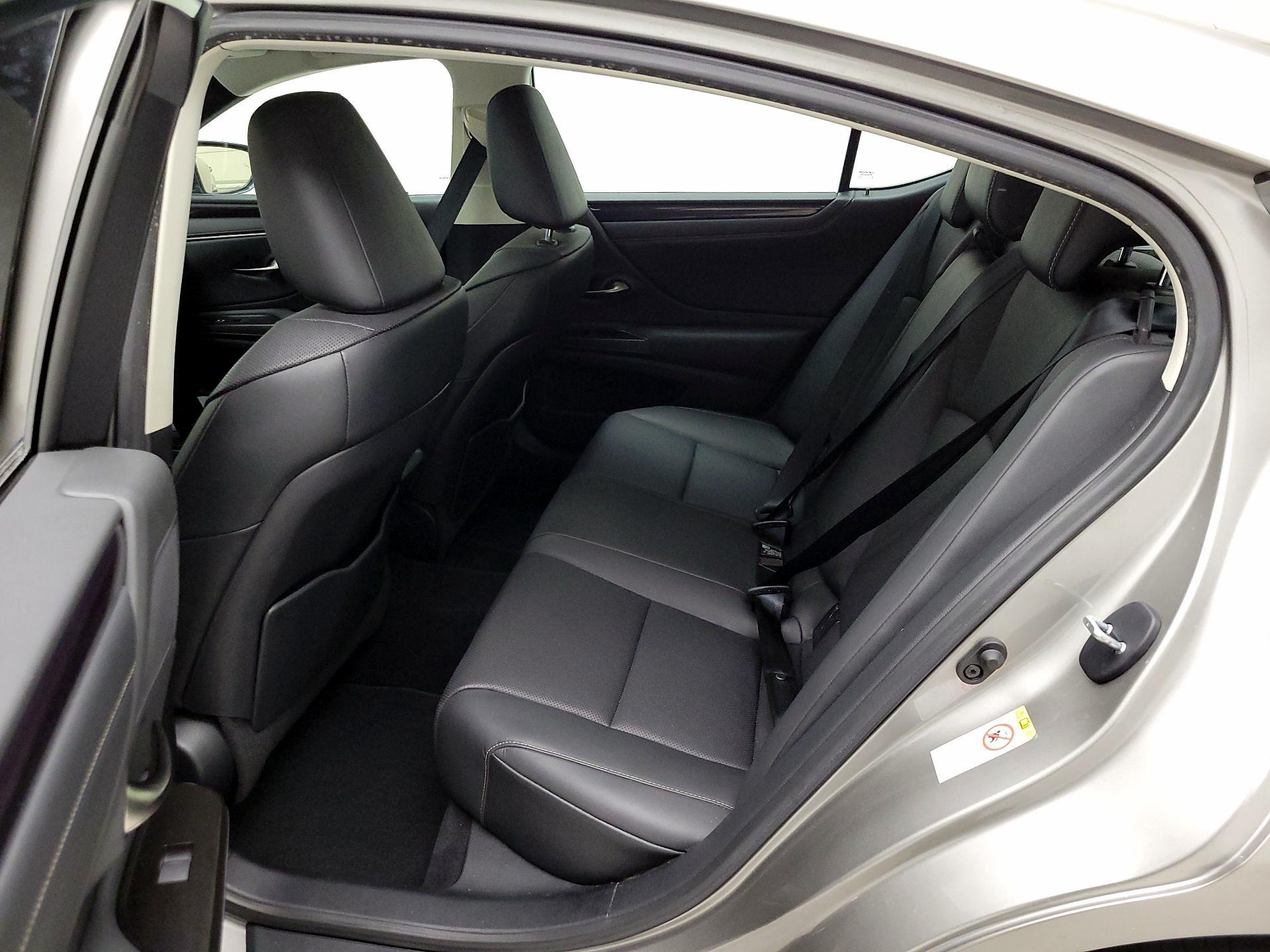 Thumbnail: 2019 Lexus ES - 20