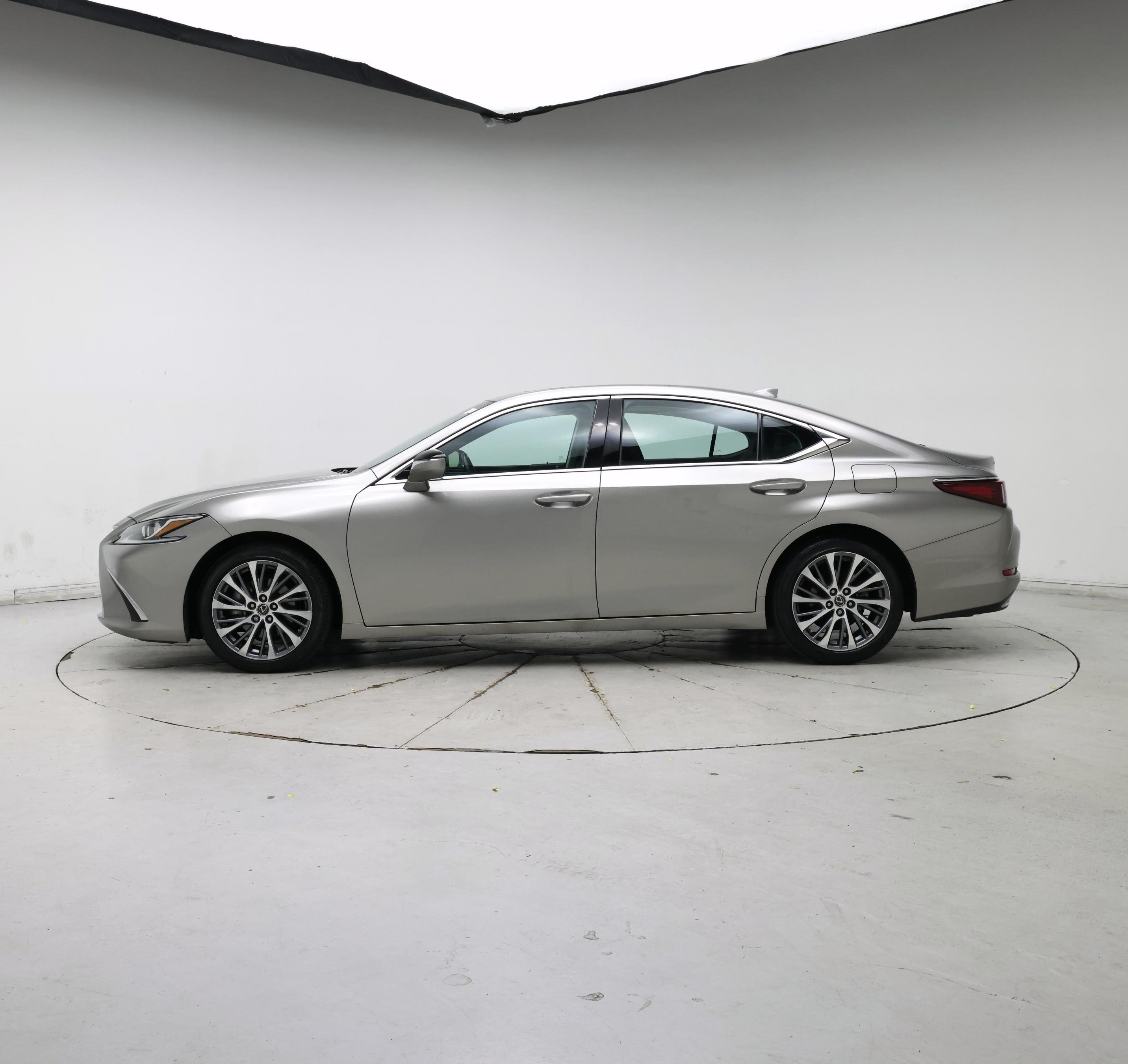 Thumbnail: 2019 Lexus ES - 3