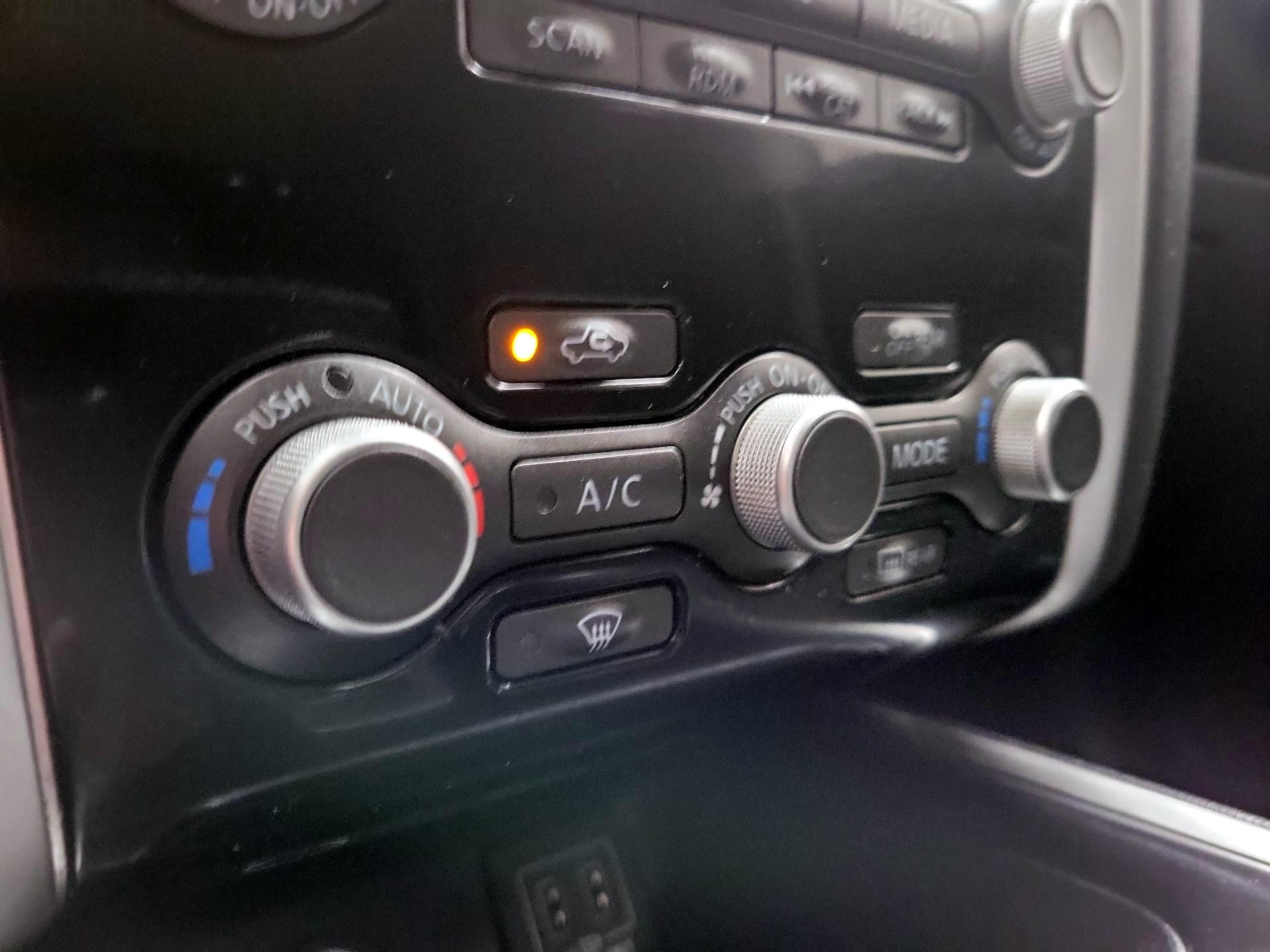 Thumbnail: 2018 Nissan Pathfinder - 16