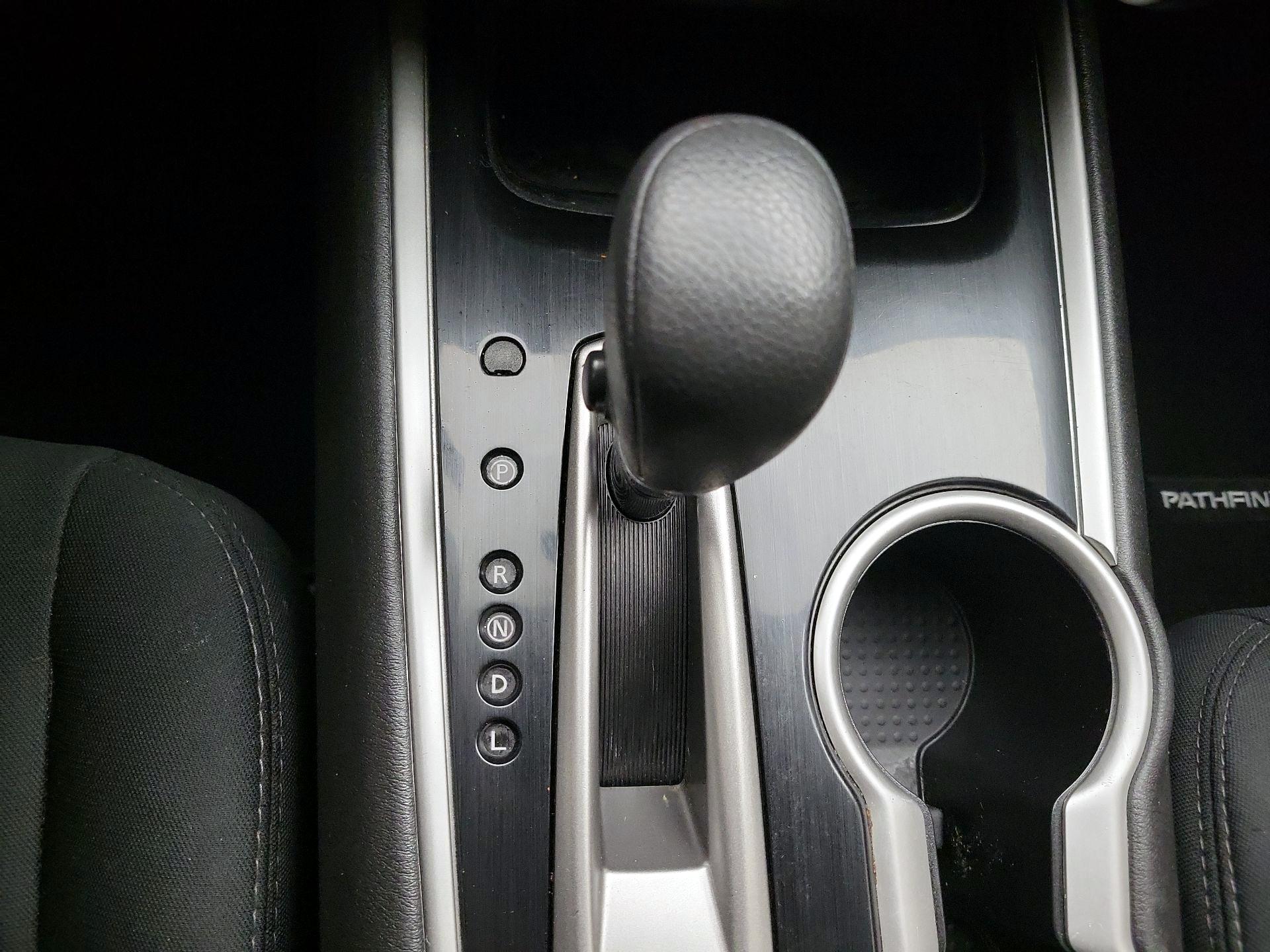 Thumbnail: 2018 Nissan Pathfinder - 17