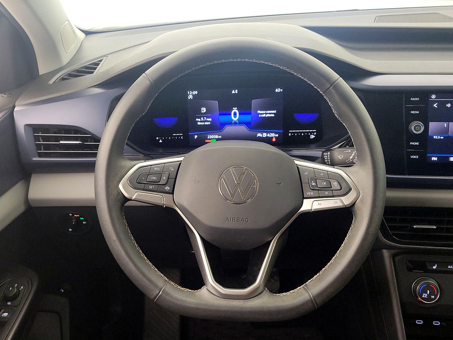 Thumbnail: 2022 Volkswagen Taos - 10