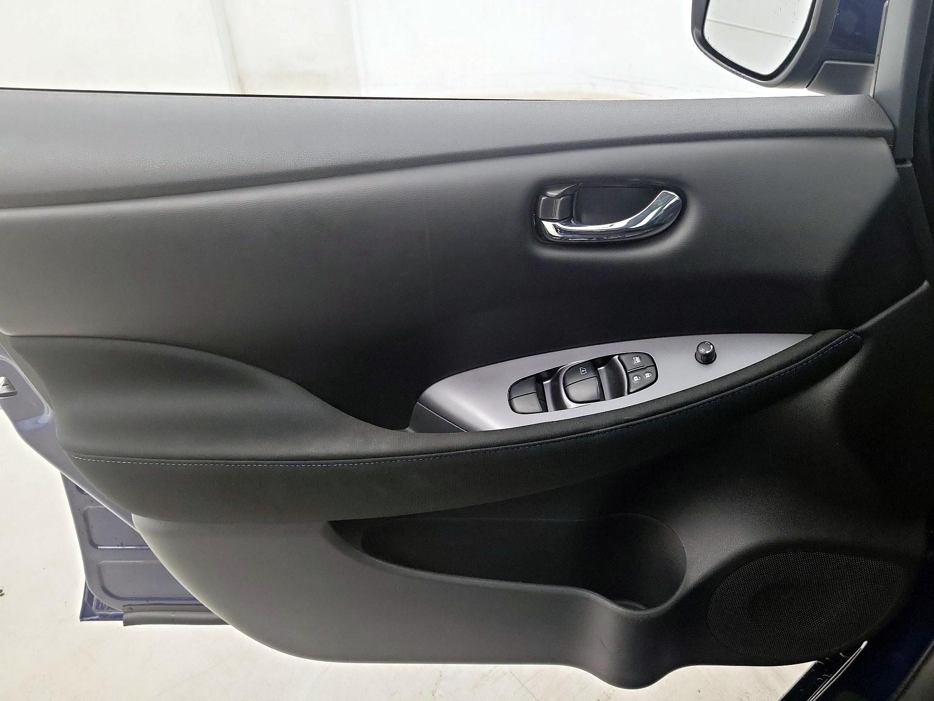 Thumbnail: 2025 Nissan Leaf - 12