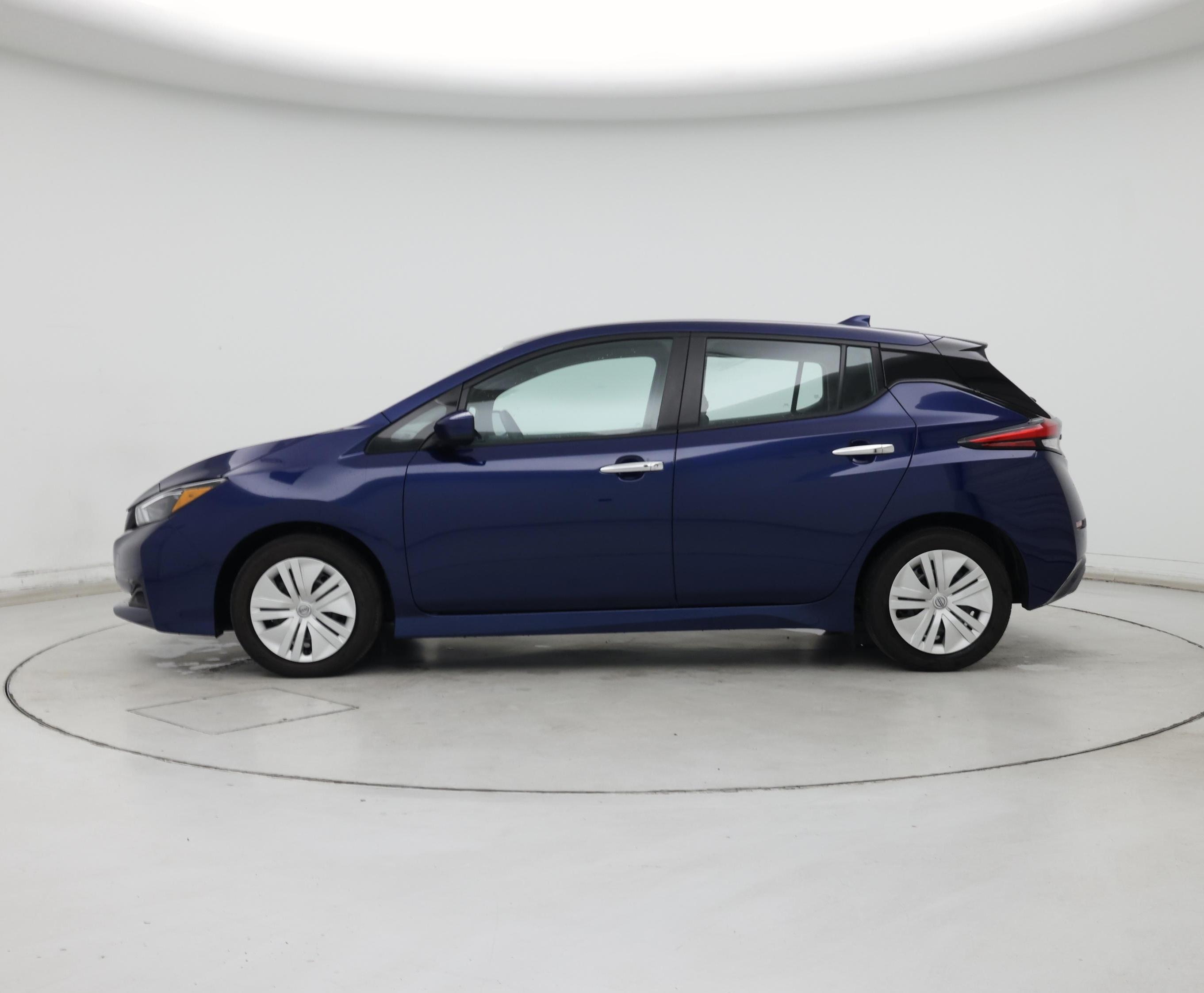 Thumbnail: 2025 Nissan Leaf - 3
