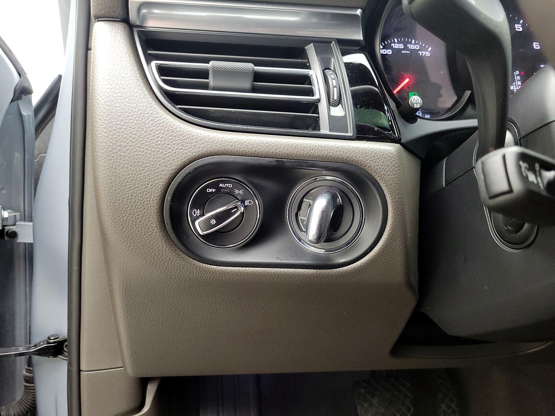 Thumbnail: 2021 Porsche Macan - 13