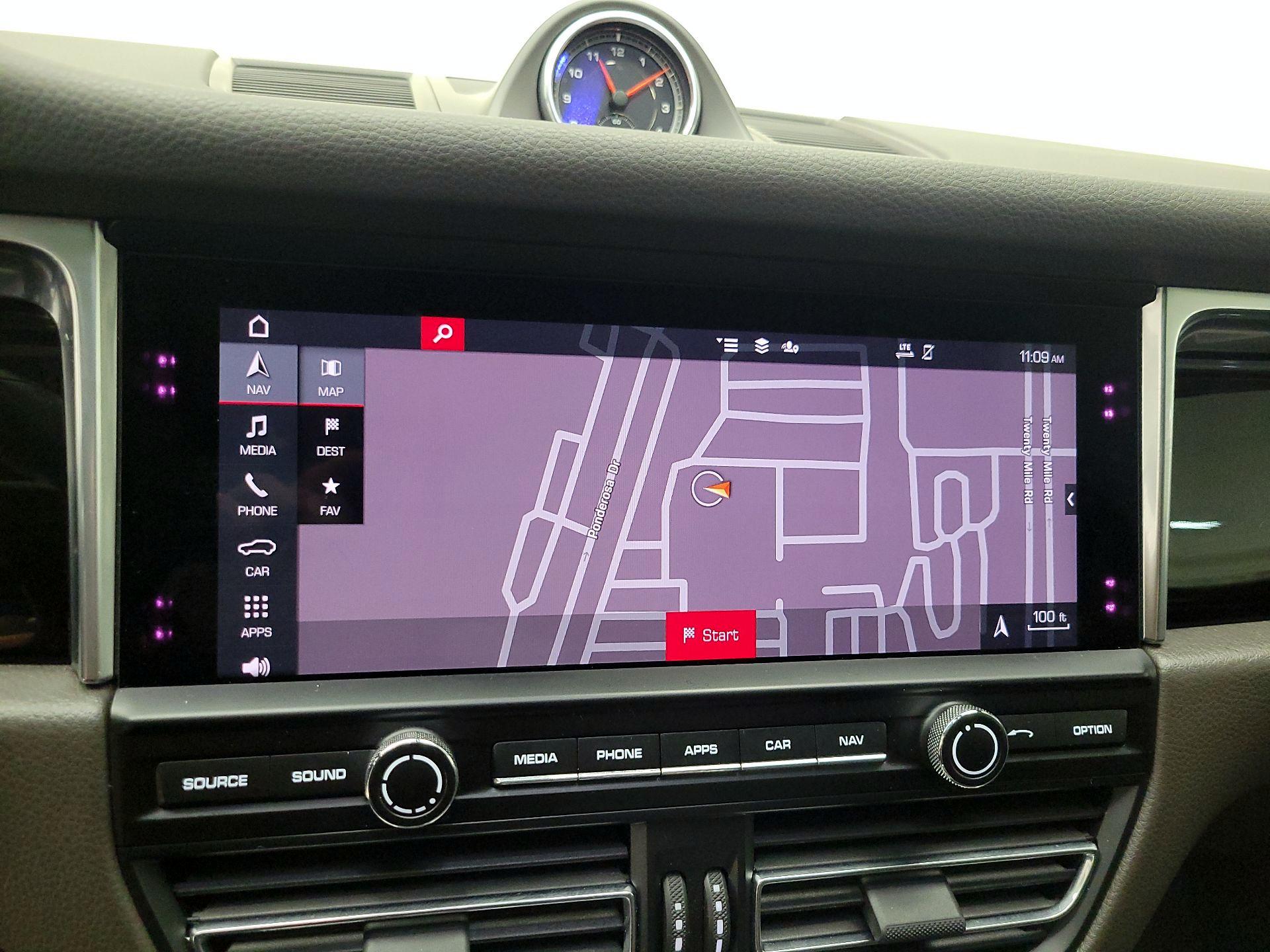 Thumbnail: 2021 Porsche Macan - 14