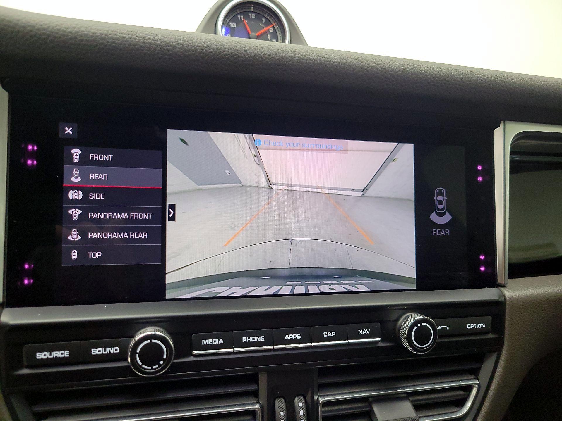 Thumbnail: 2021 Porsche Macan - 15