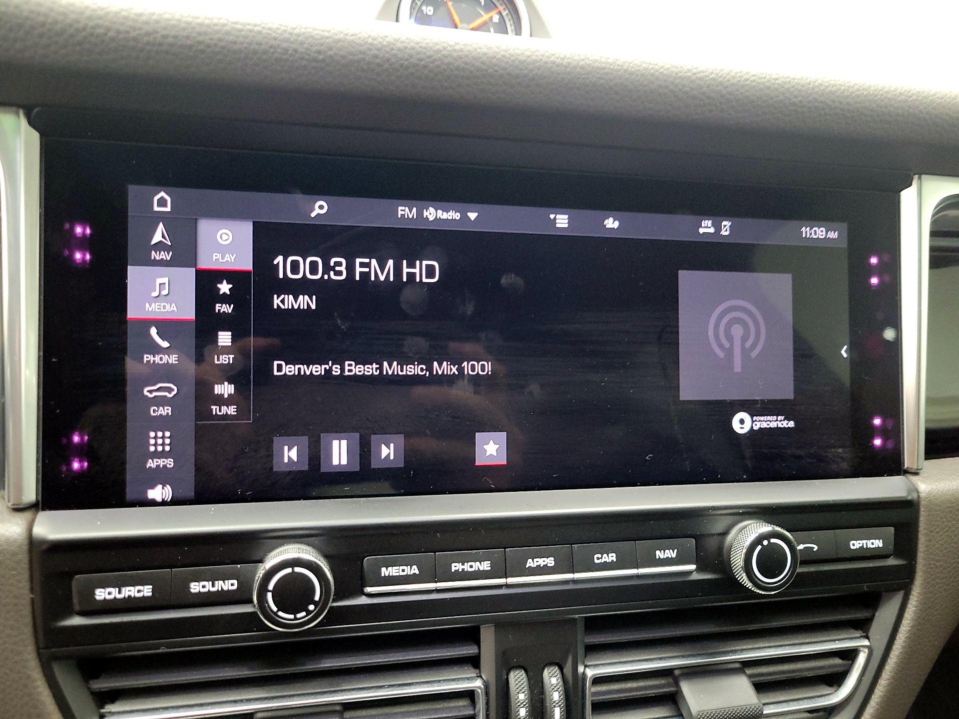 Thumbnail: 2021 Porsche Macan - 16