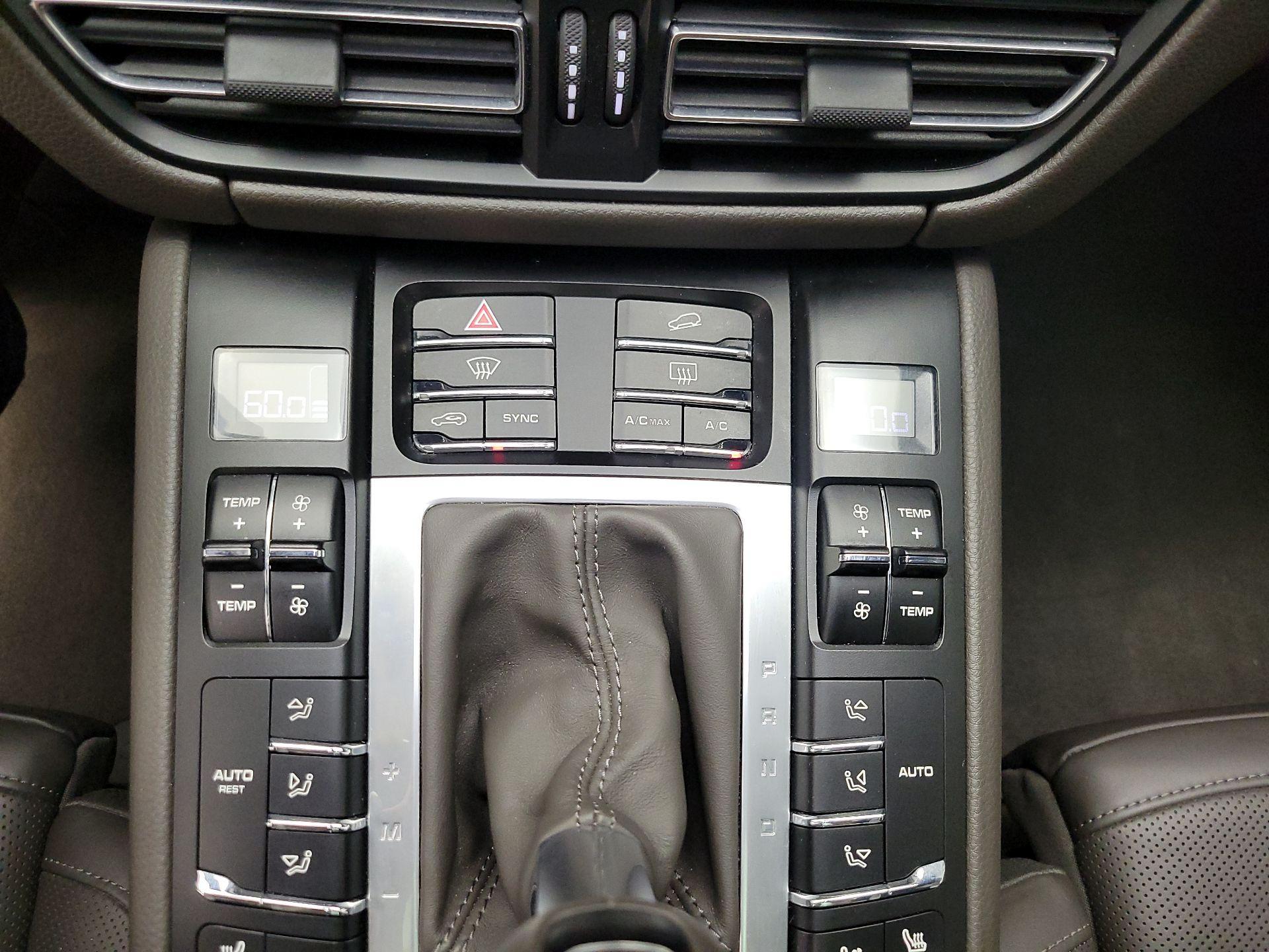 Thumbnail: 2021 Porsche Macan - 17