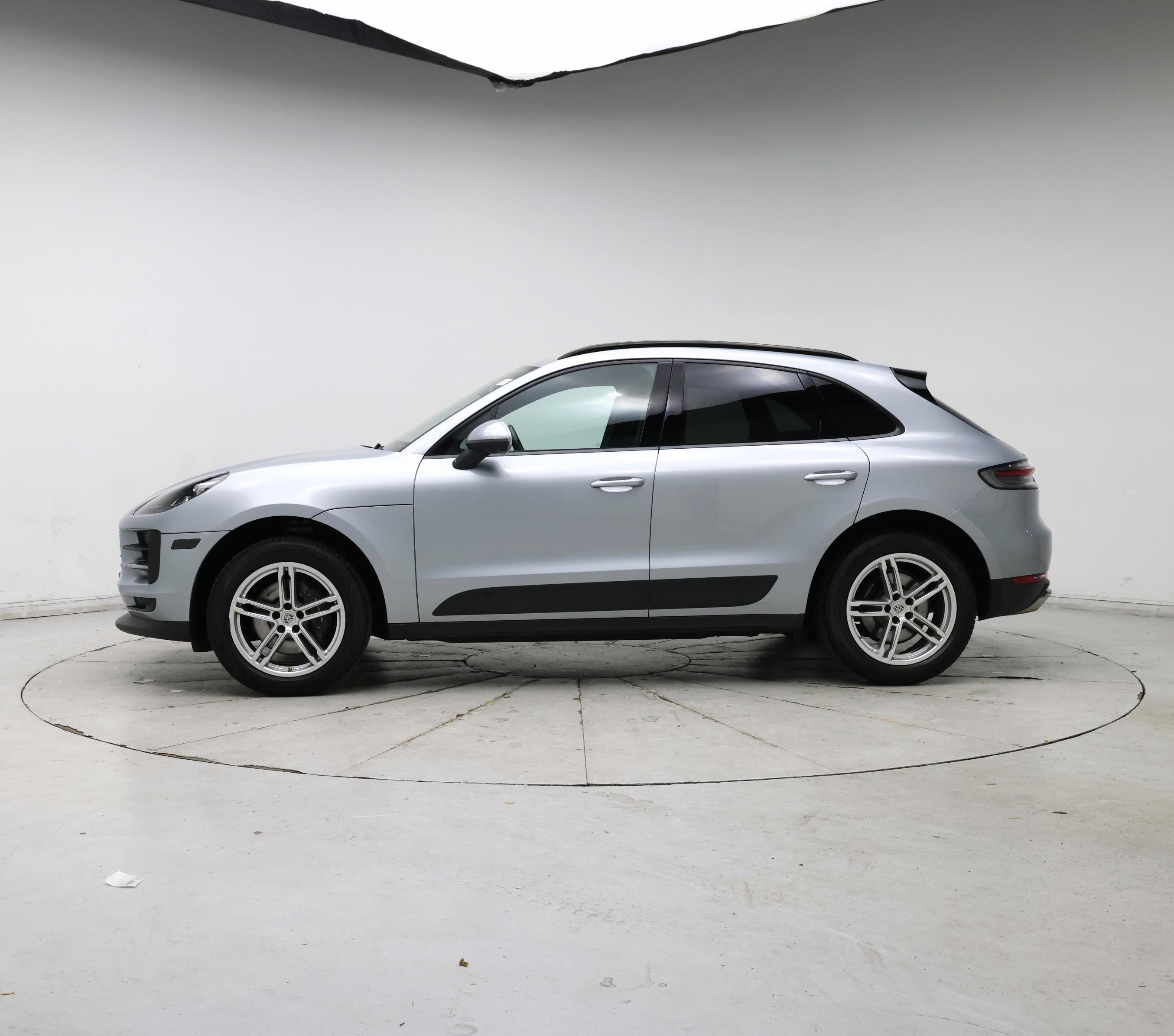 Thumbnail: 2021 Porsche Macan - 3