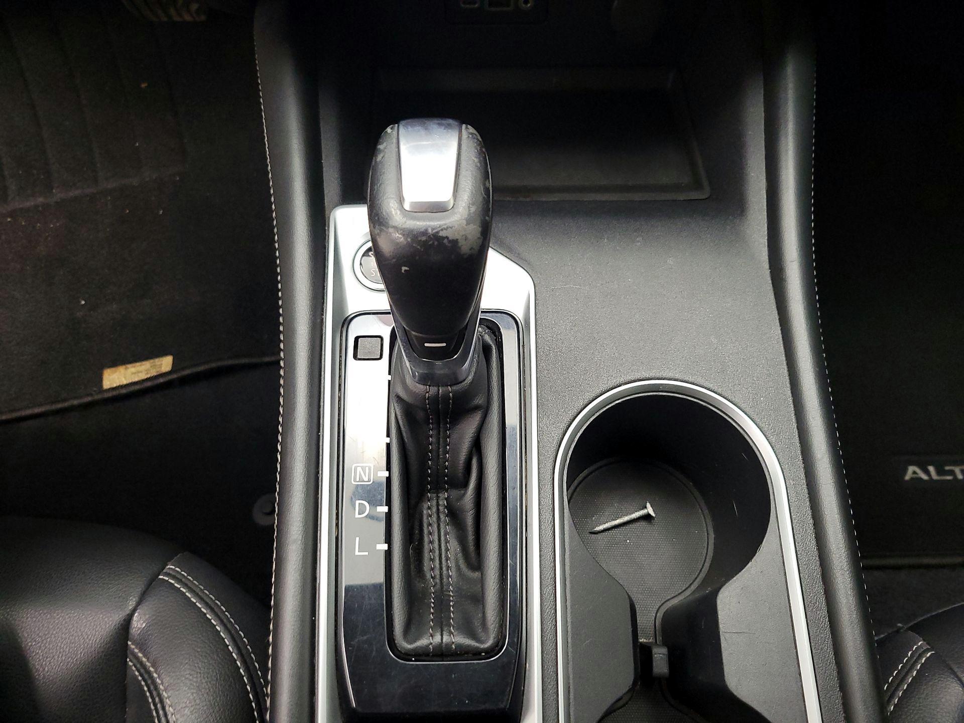 Thumbnail: 2019 Nissan Altima - 18