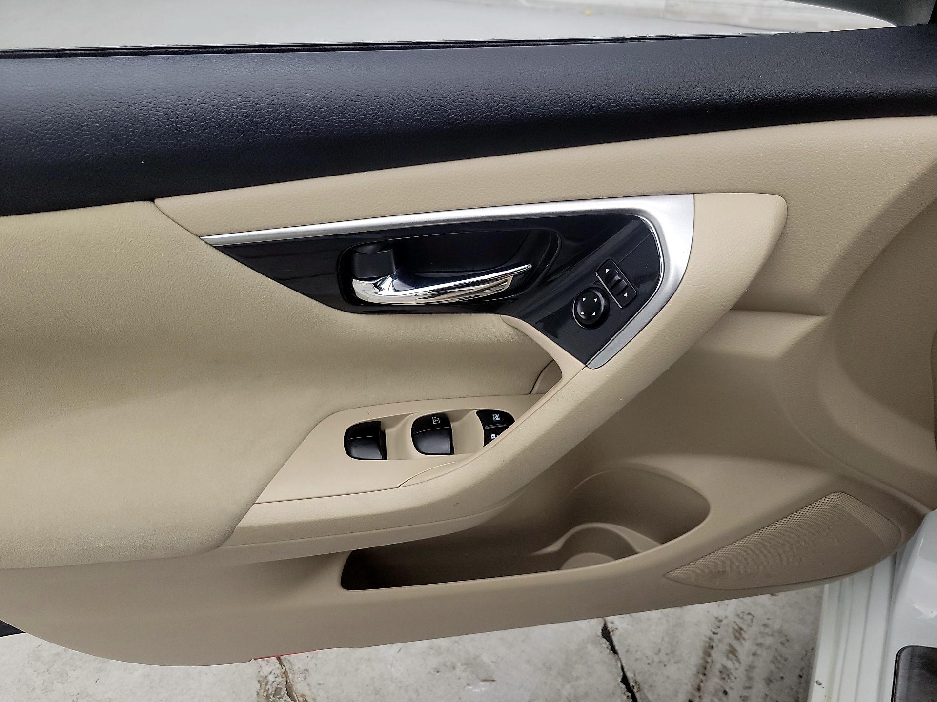 Thumbnail: 2014 Nissan Altima - 12