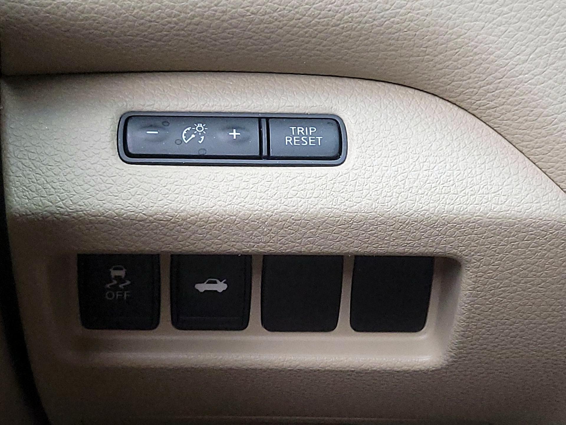 Thumbnail: 2014 Nissan Altima - 13