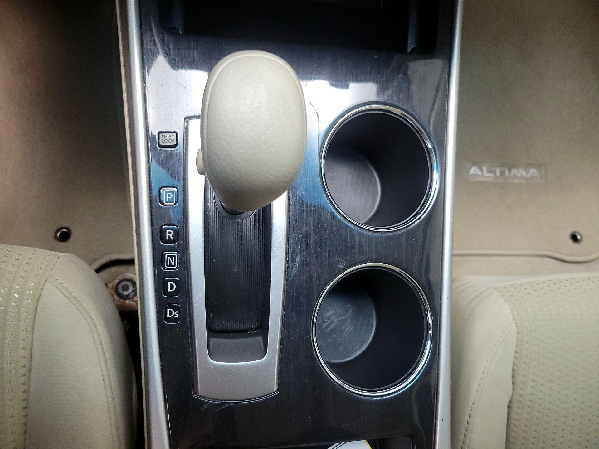 Thumbnail: 2014 Nissan Altima - 16