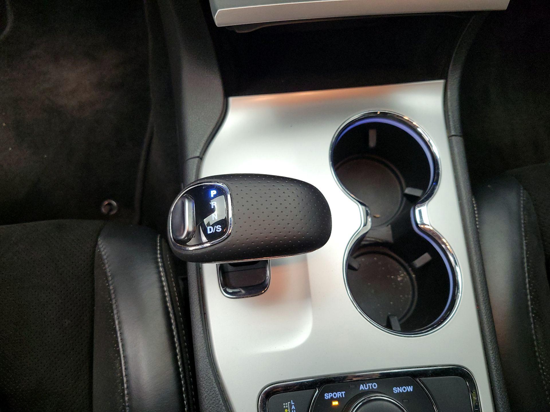 Thumbnail: 2015 Jeep Grand Cherokee - 18