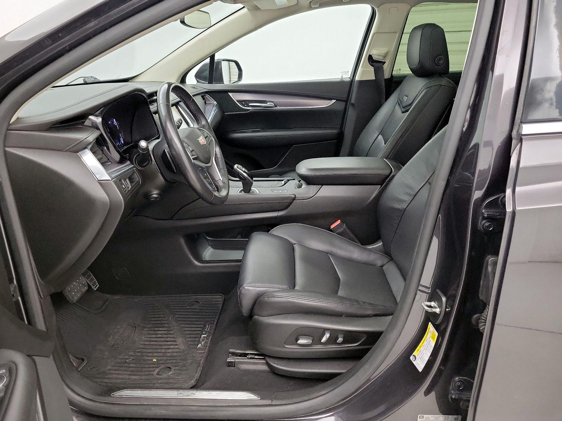 Thumbnail: 2017 Cadillac XT5 - 11