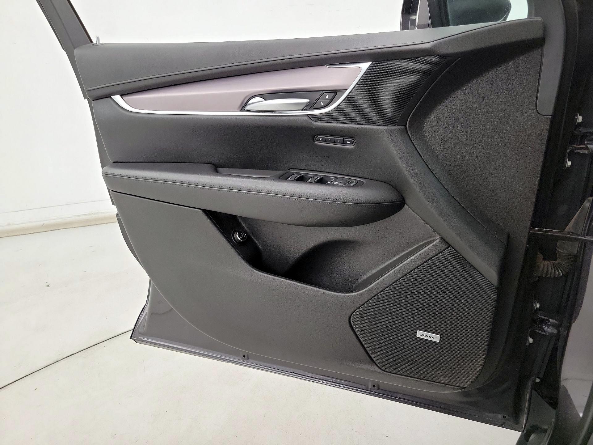 Thumbnail: 2017 Cadillac XT5 - 12