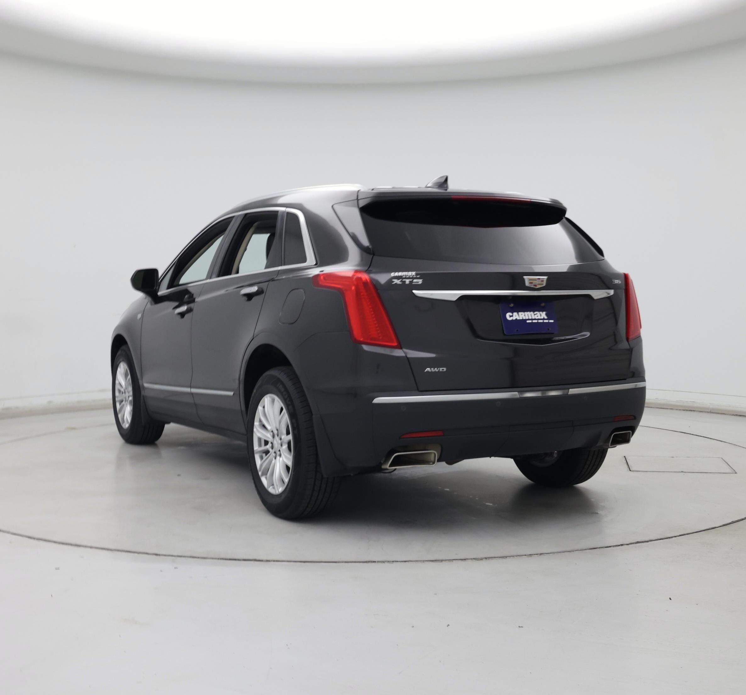 Thumbnail: 2017 Cadillac XT5 - 2