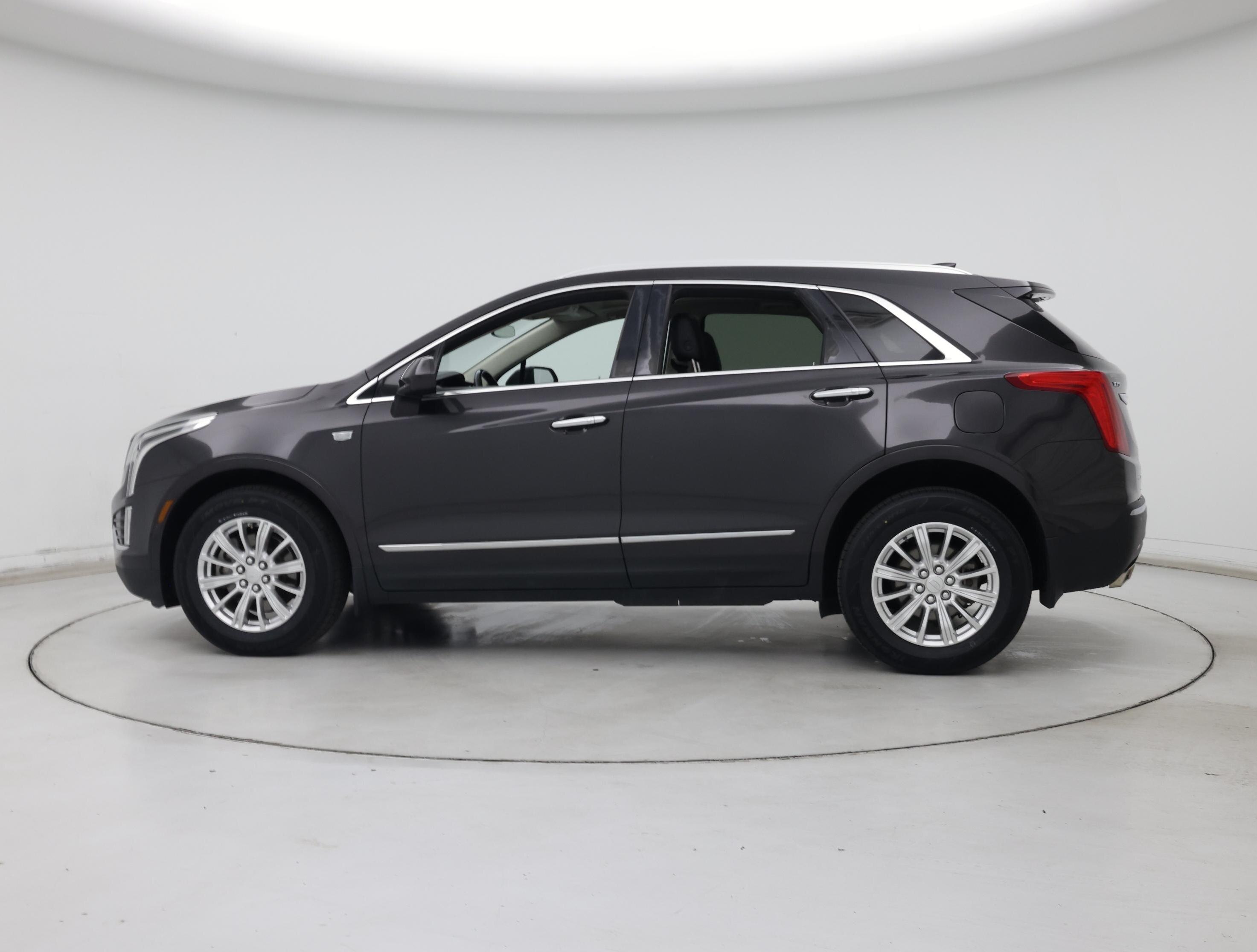 Thumbnail: 2017 Cadillac XT5 - 3