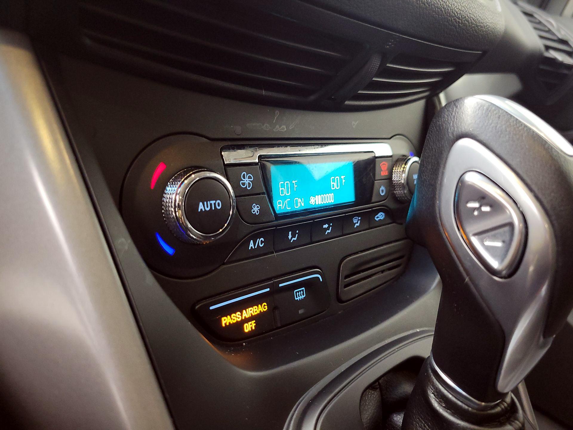 Thumbnail: 2016 Ford Escape - 17