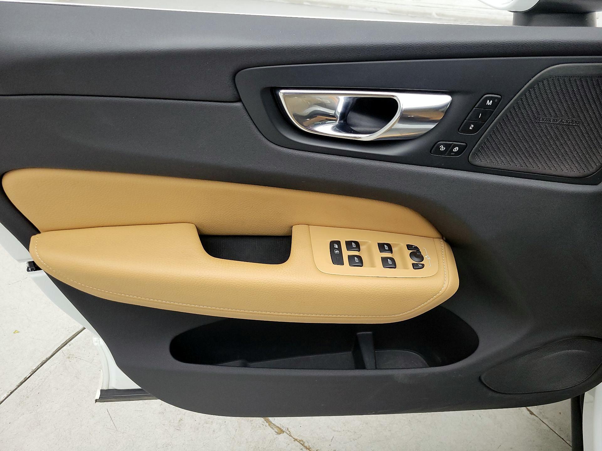 Thumbnail: 2019 Volvo XC60 - 12