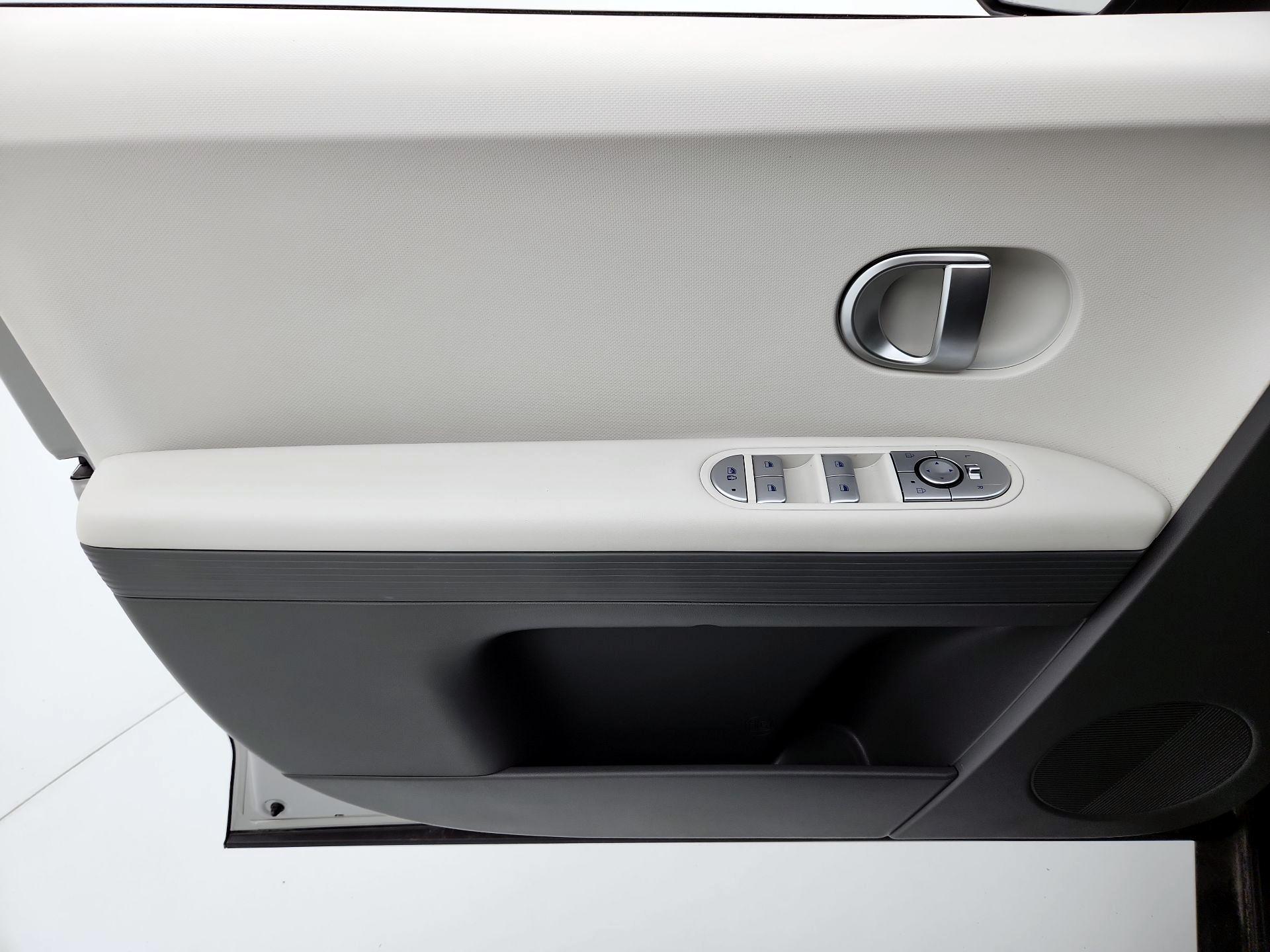 Thumbnail: 2023 Hyundai Ioniq 5 - 12