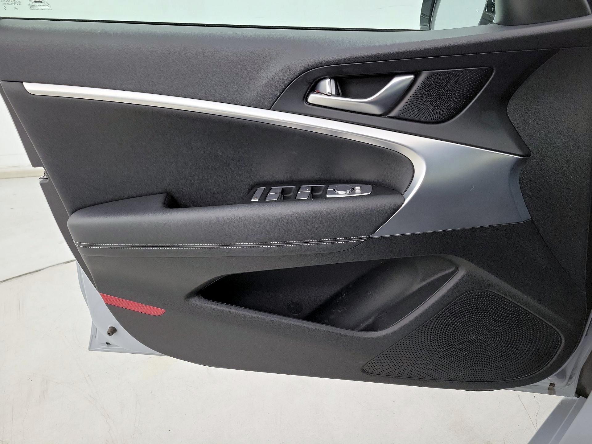 Thumbnail: 2022 Genesis G70 - 12