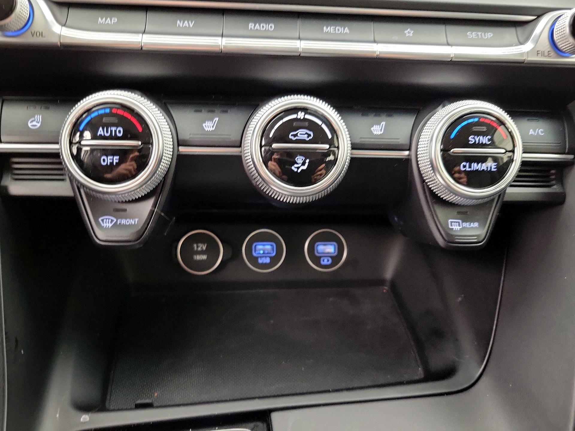 Thumbnail: 2022 Genesis G70 - 16