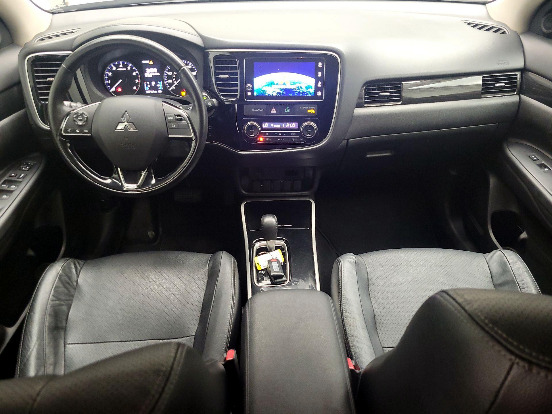 Thumbnail: 2017 Mitsubishi Outlander - 9