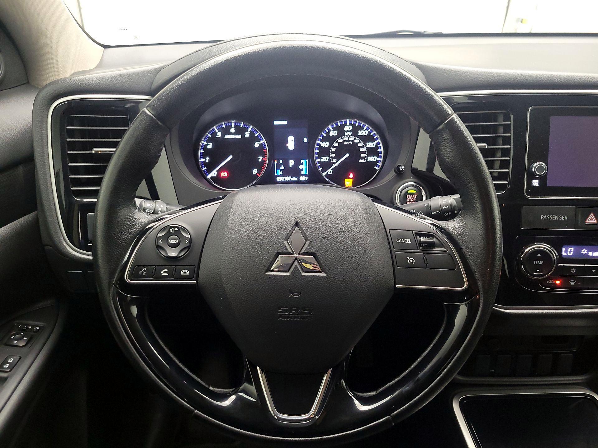 Thumbnail: 2017 Mitsubishi Outlander - 10
