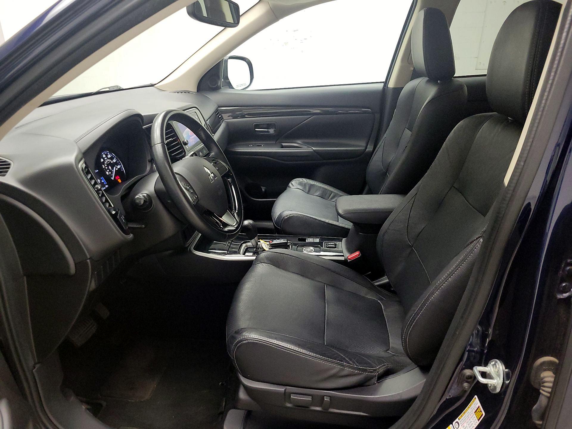 Thumbnail: 2017 Mitsubishi Outlander - 11