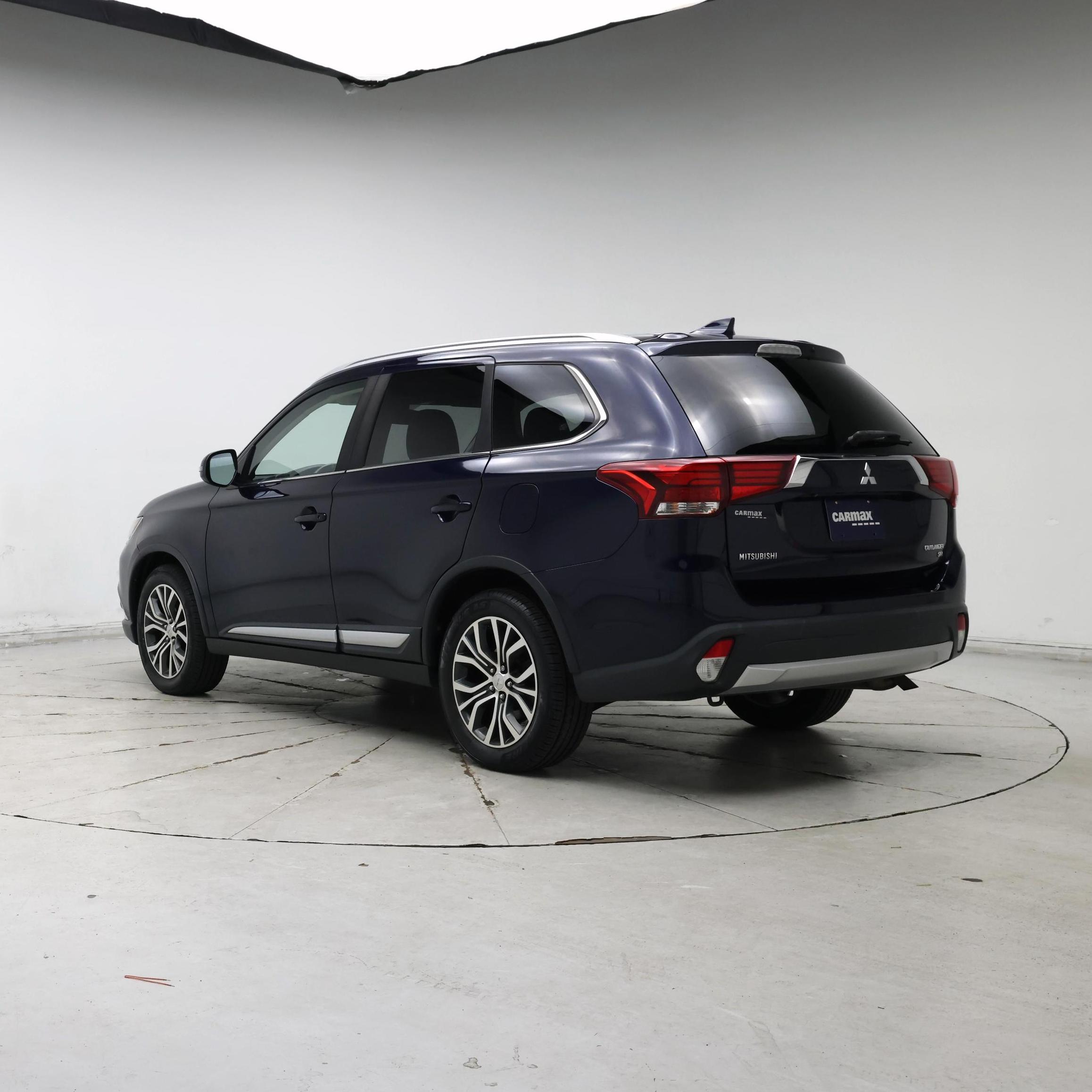 Thumbnail: 2017 Mitsubishi Outlander - 2