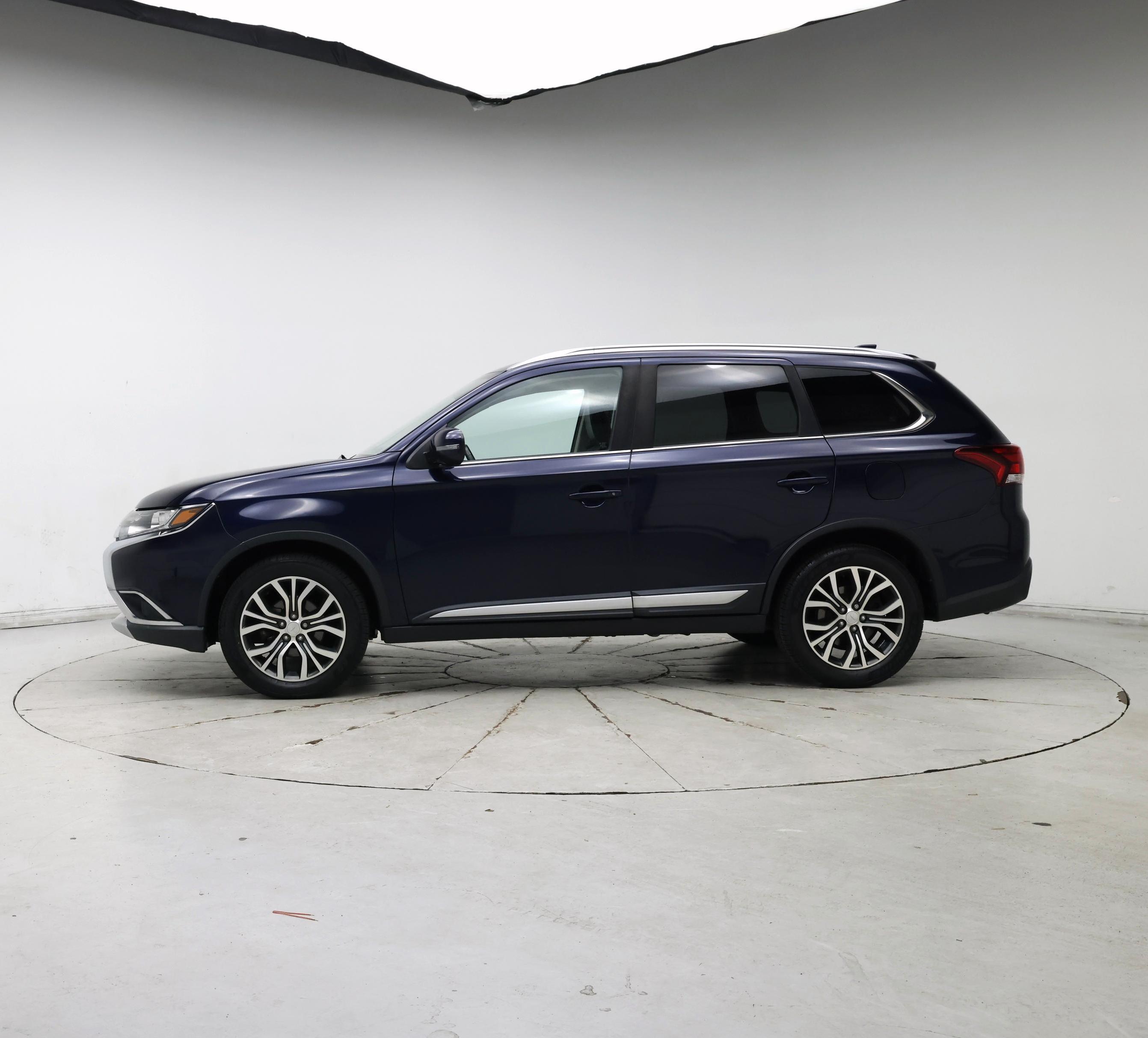 Thumbnail: 2017 Mitsubishi Outlander - 3