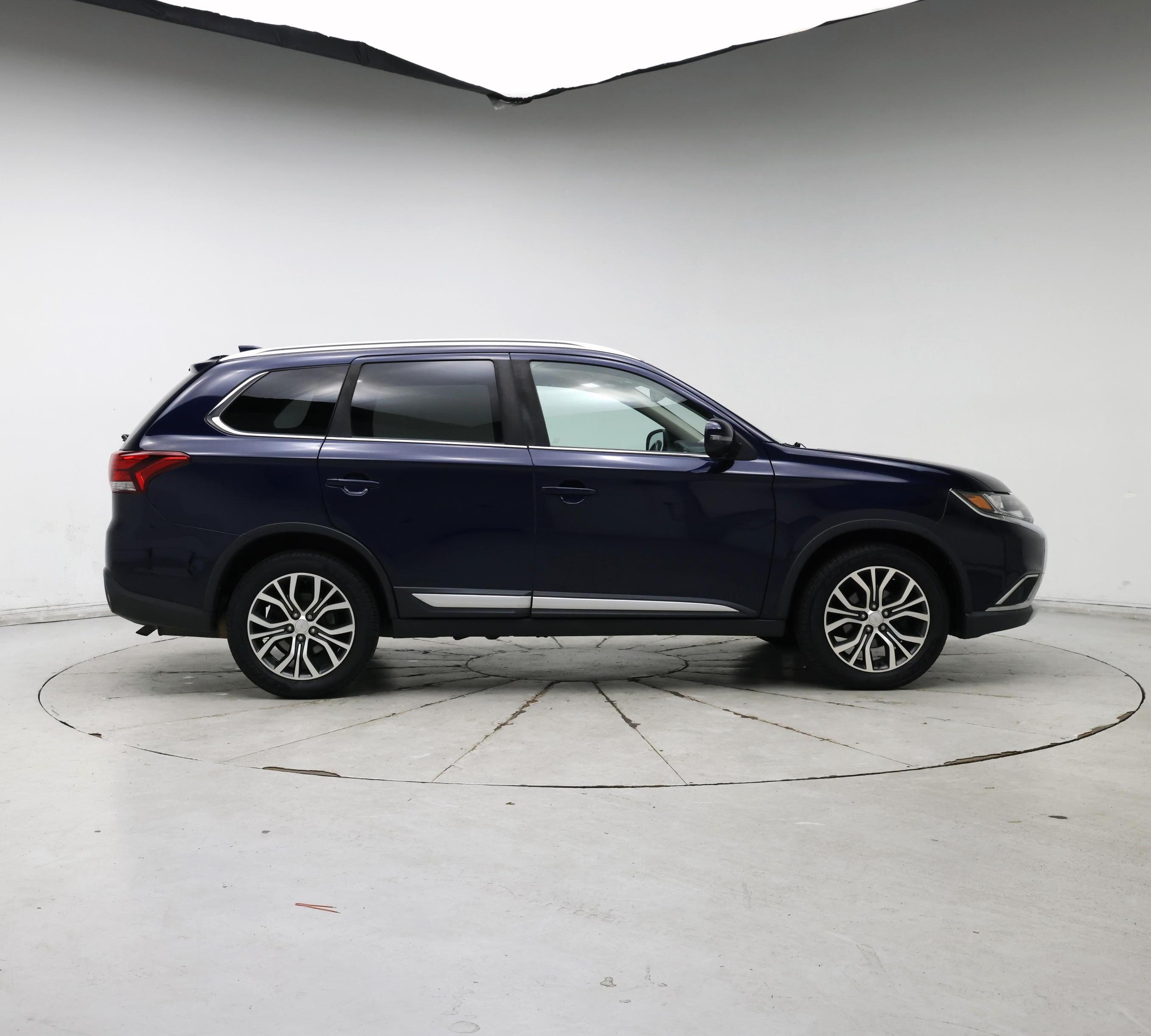 Thumbnail: 2017 Mitsubishi Outlander - 7