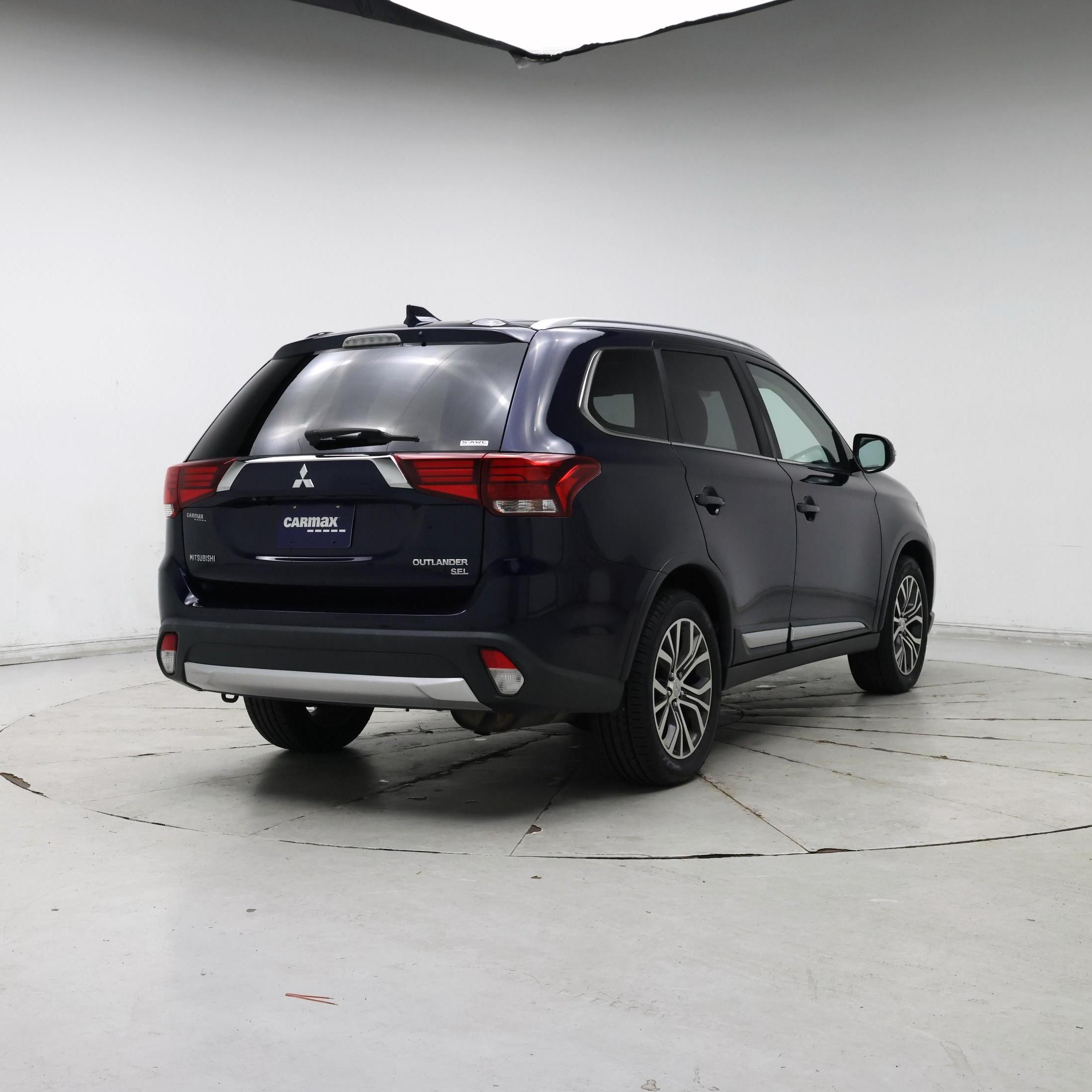 Thumbnail: 2017 Mitsubishi Outlander - 8
