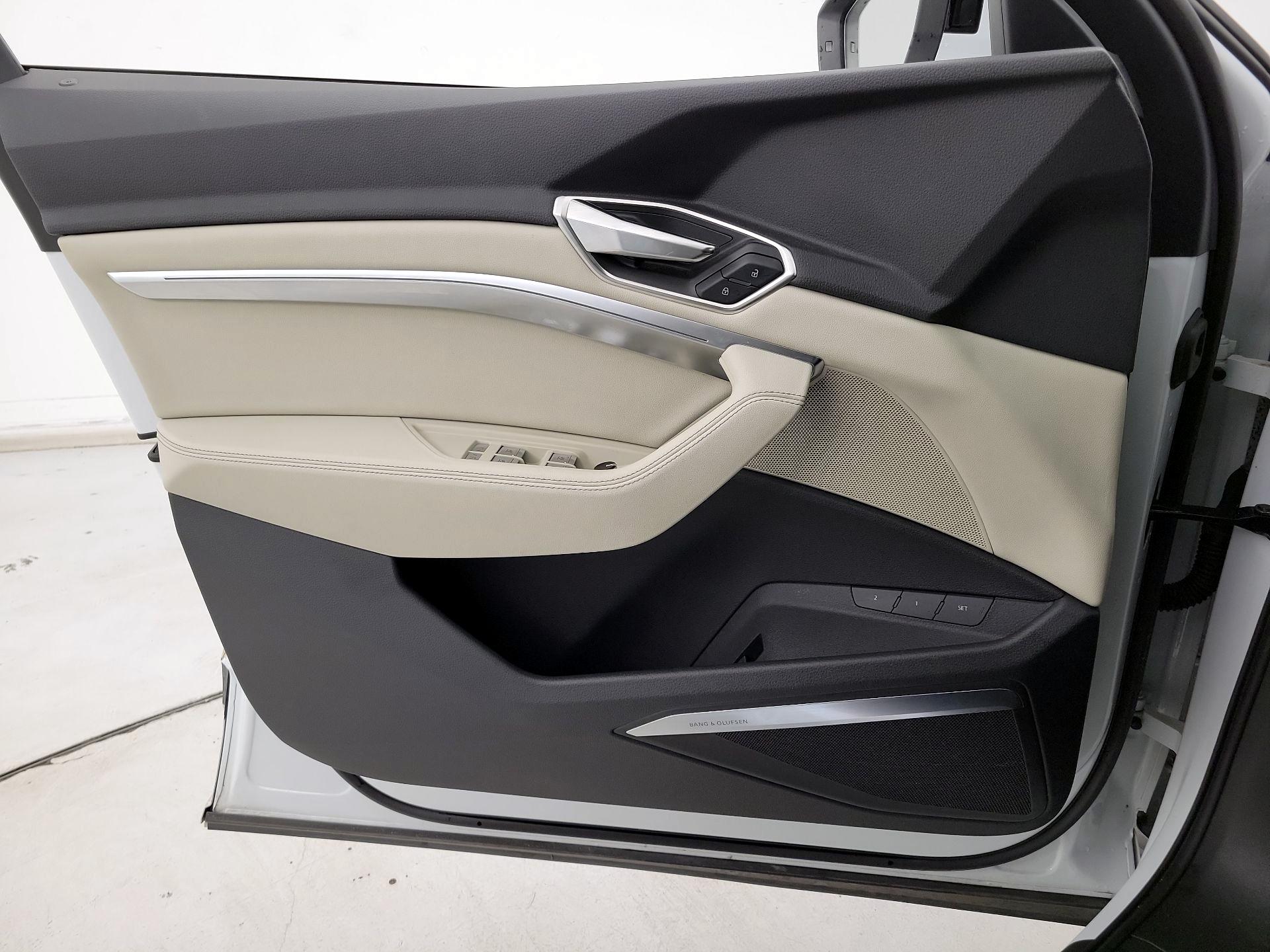 Thumbnail: 2024 Audi Q8 e-tron - 12