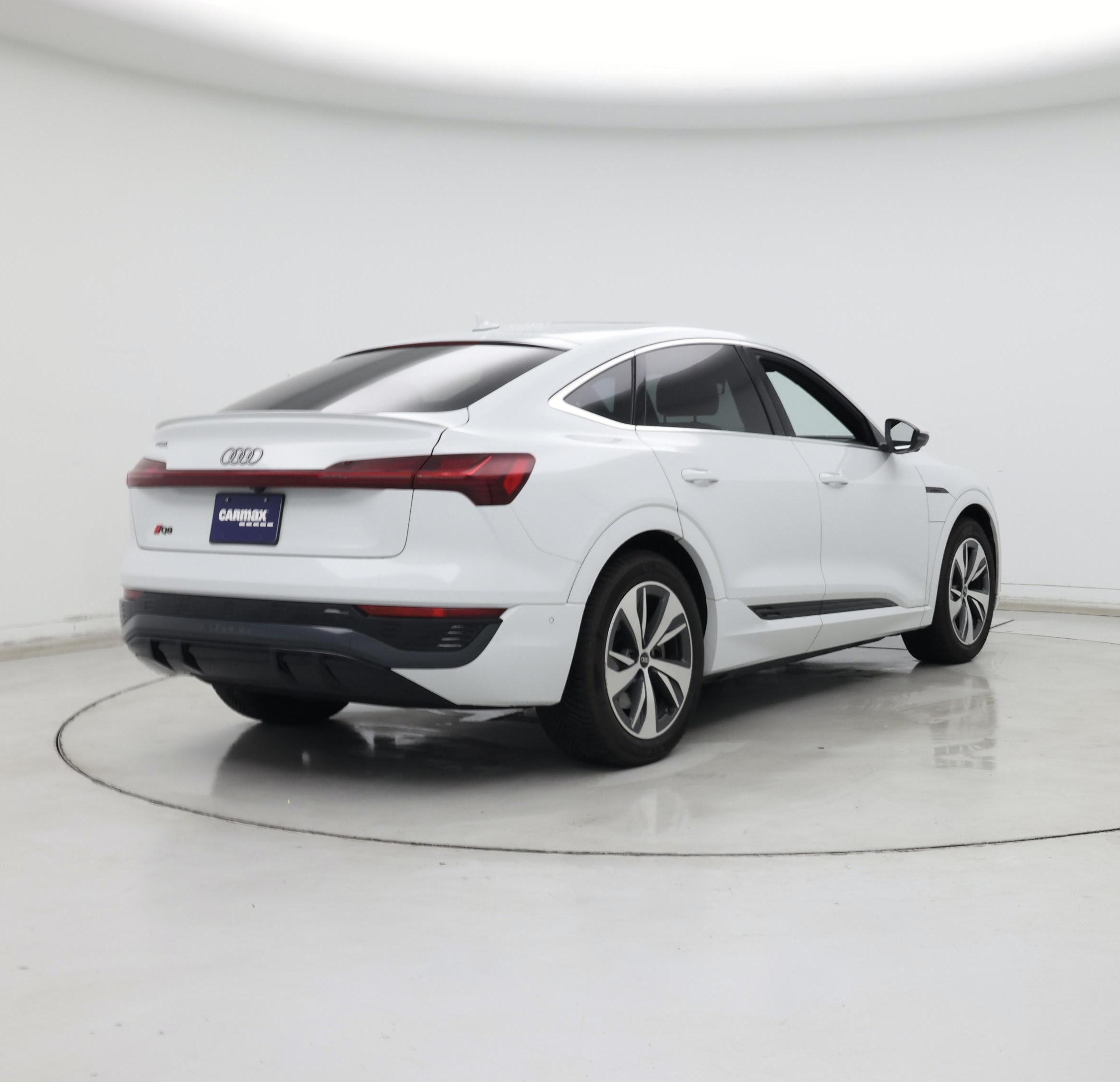 Thumbnail: 2024 Audi Q8 e-tron - 8