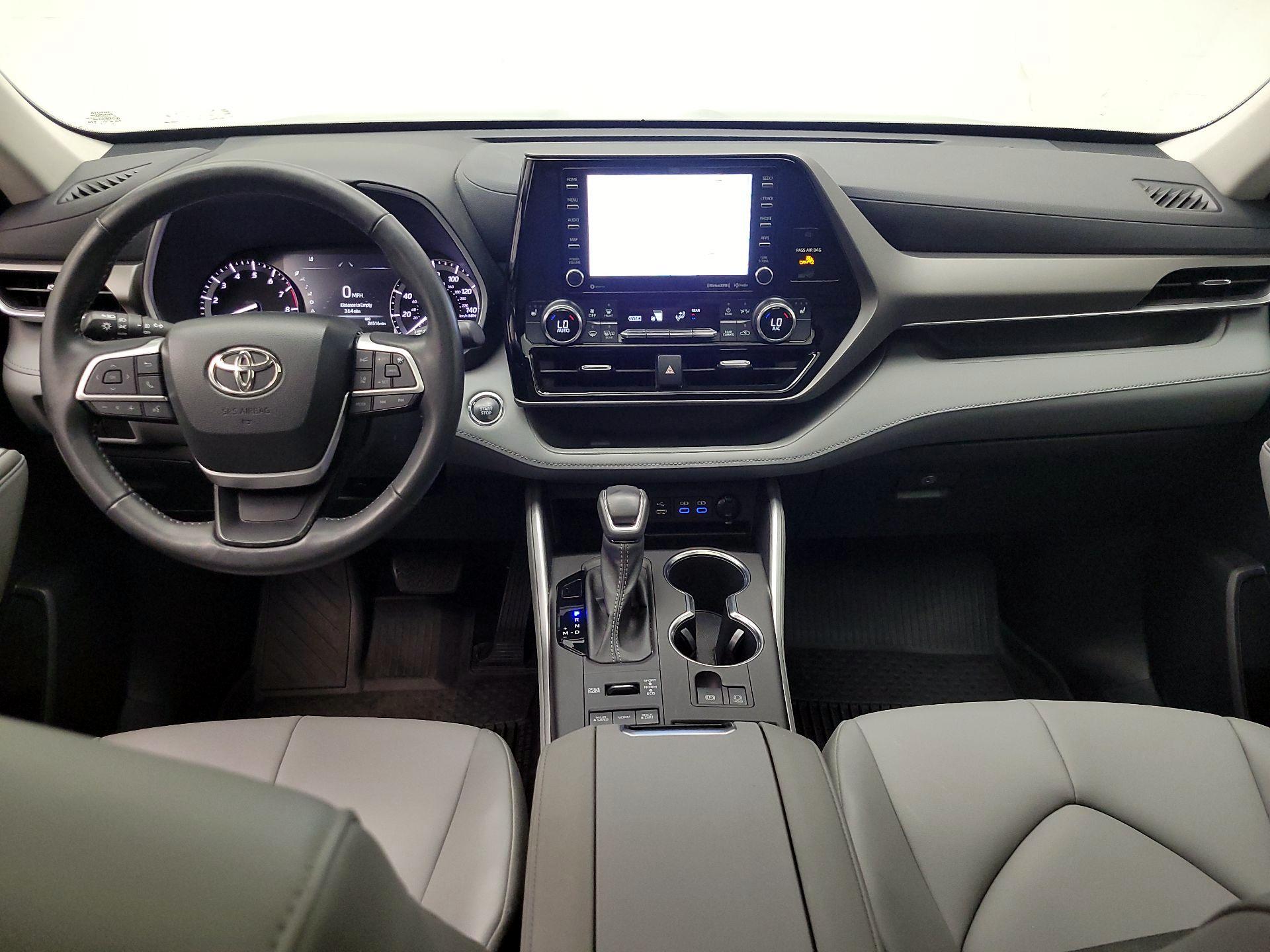 Thumbnail: 2022 Toyota Highlander - 9