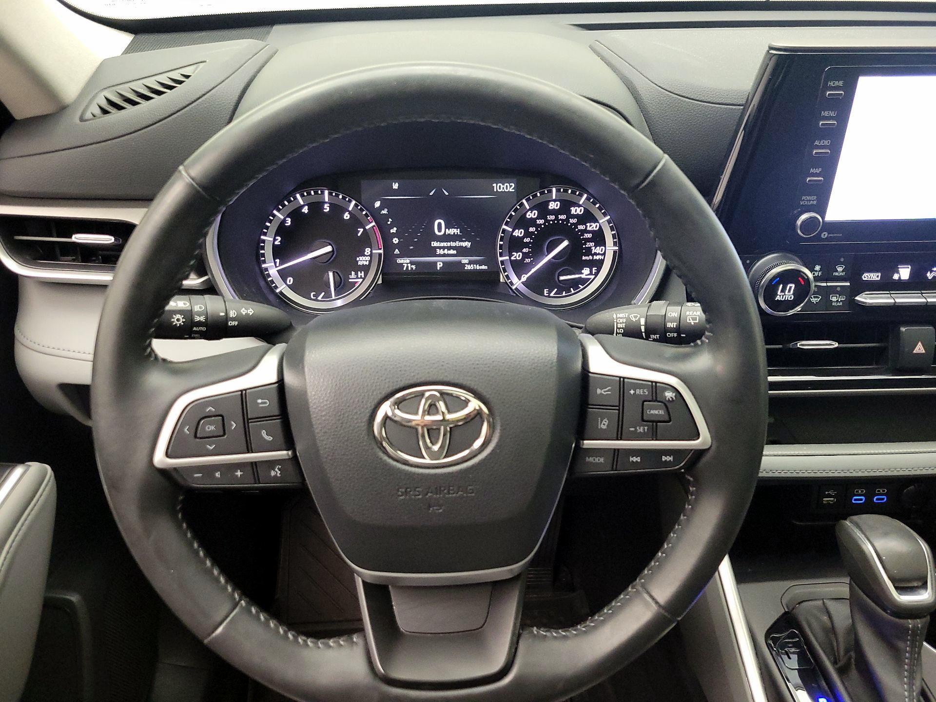 Thumbnail: 2022 Toyota Highlander - 10