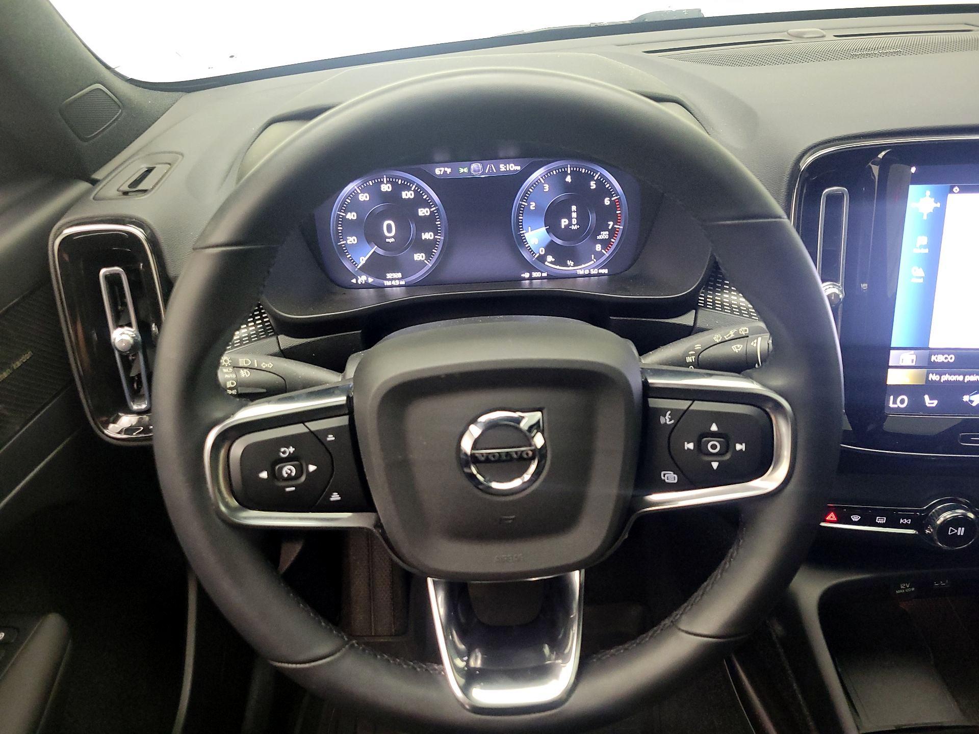 Thumbnail: 2022 Volvo XC40 - 10