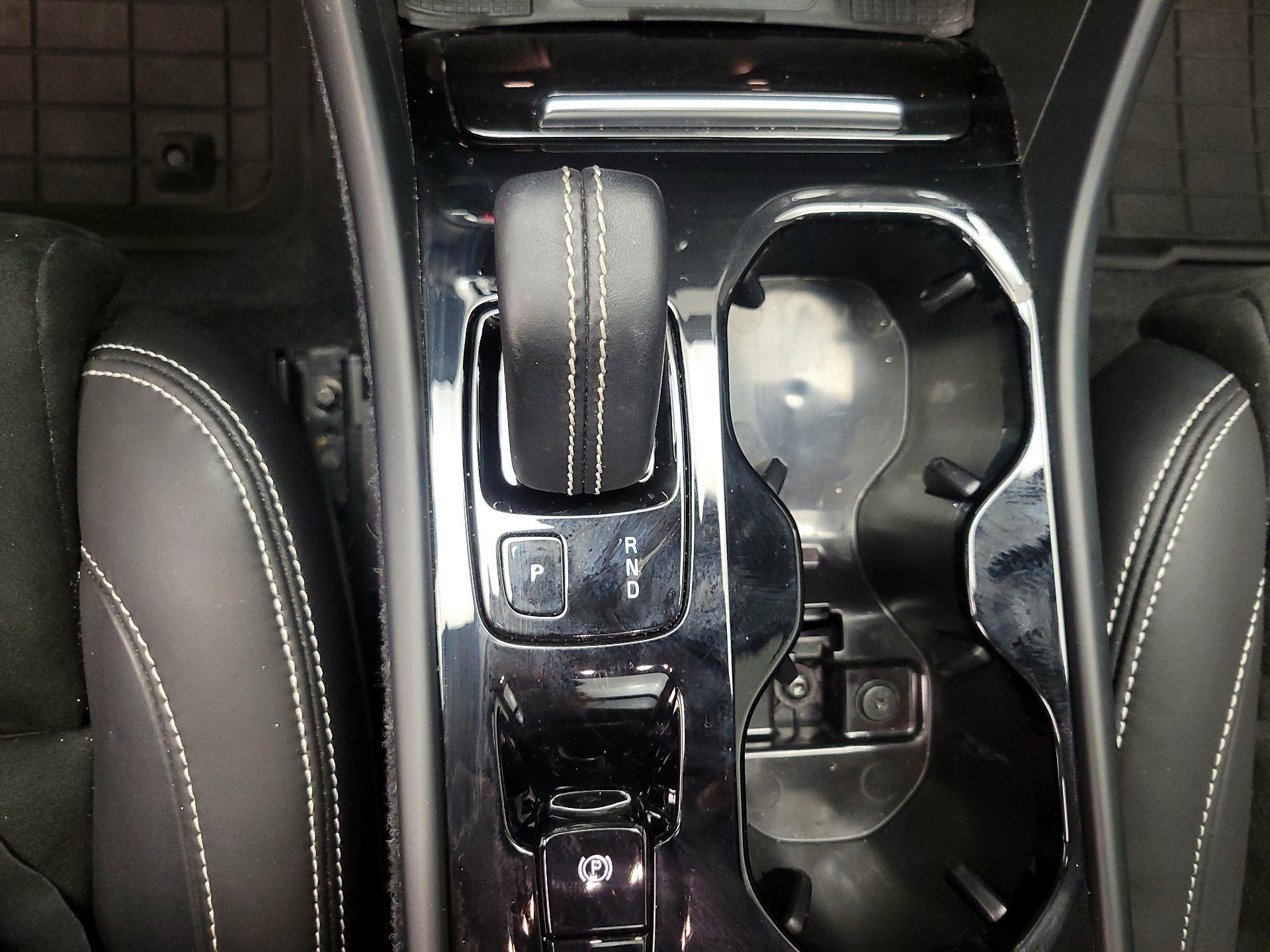 Thumbnail: 2022 Volvo XC40 - 18