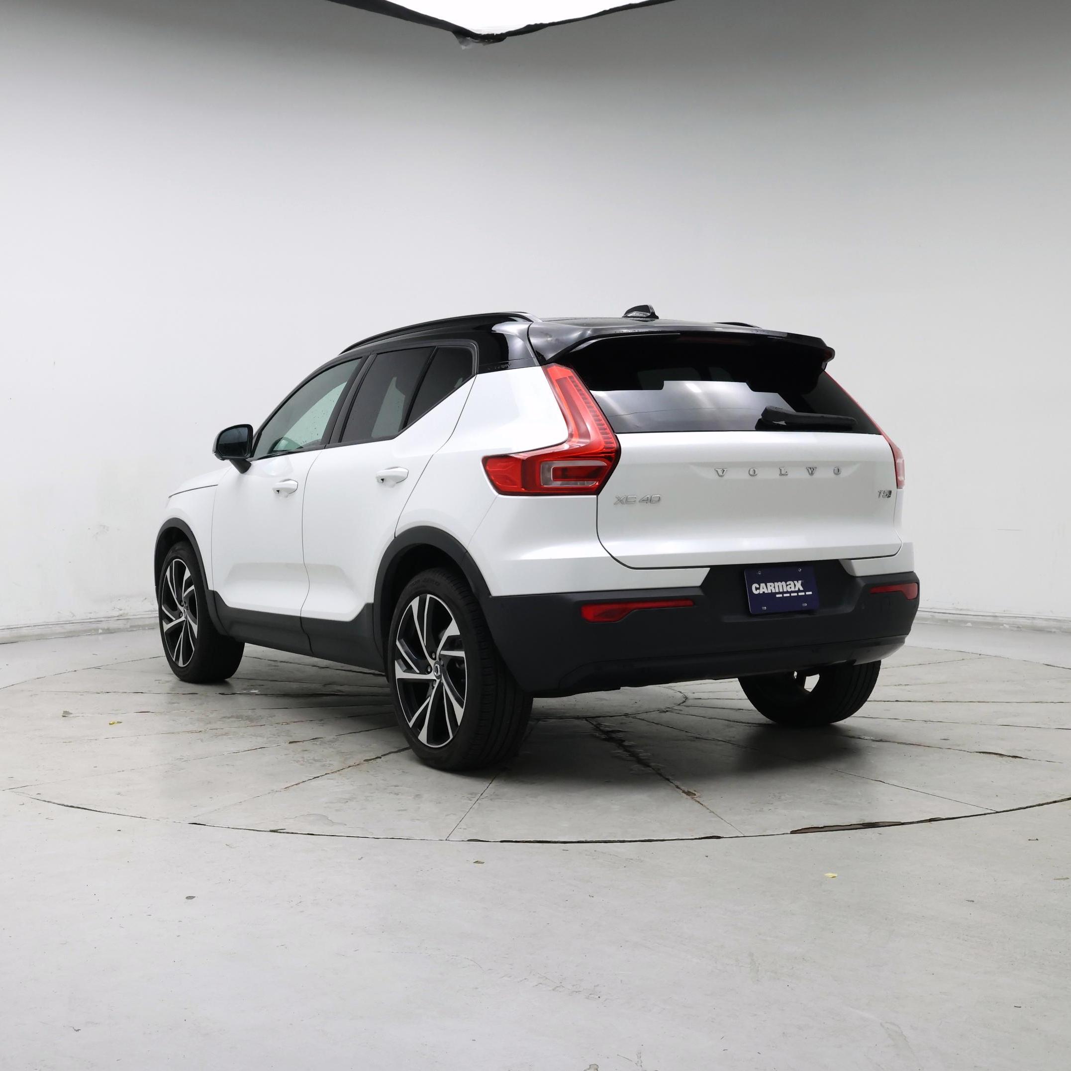 Thumbnail: 2022 Volvo XC40 - 2