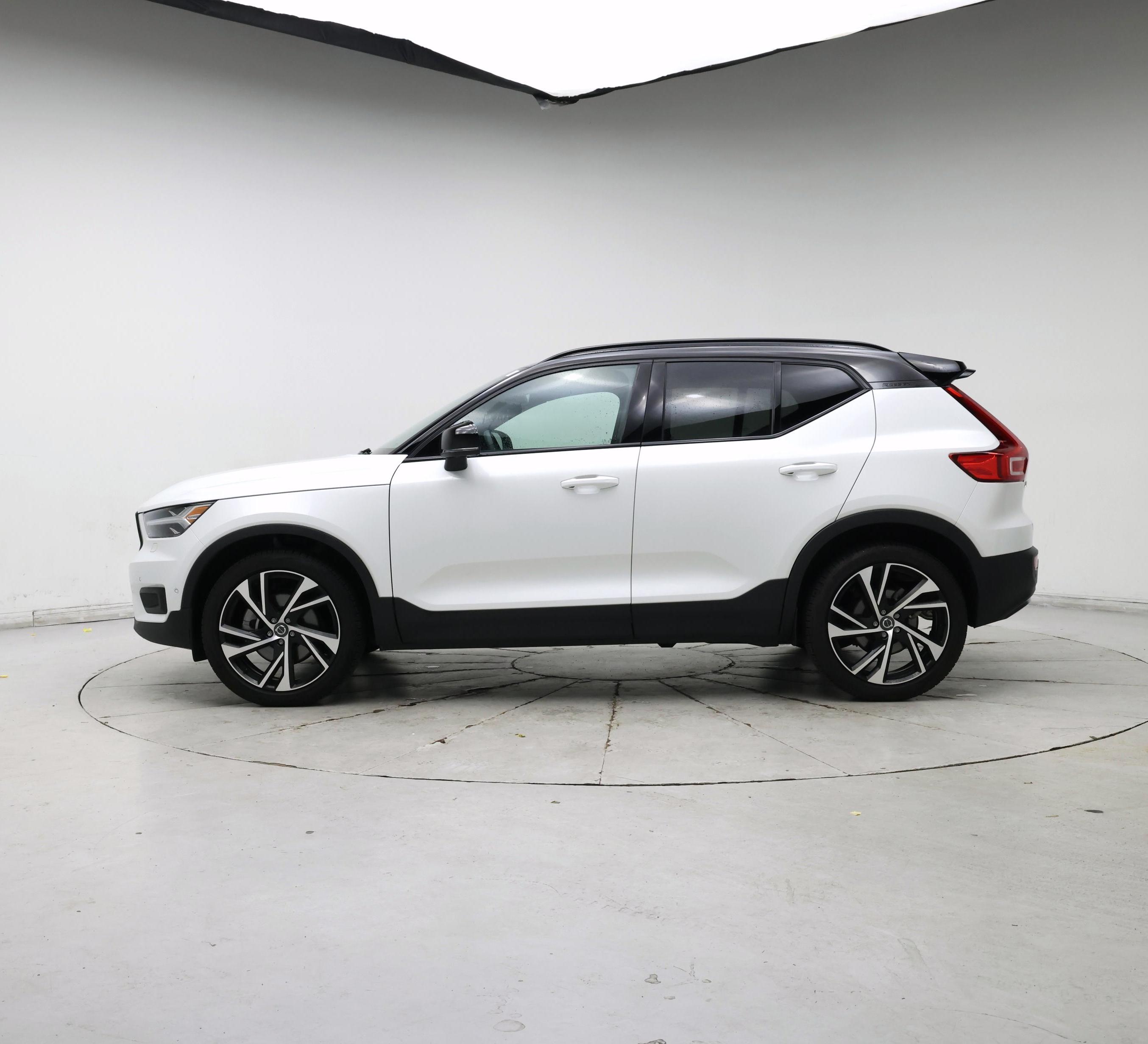 Thumbnail: 2022 Volvo XC40 - 3